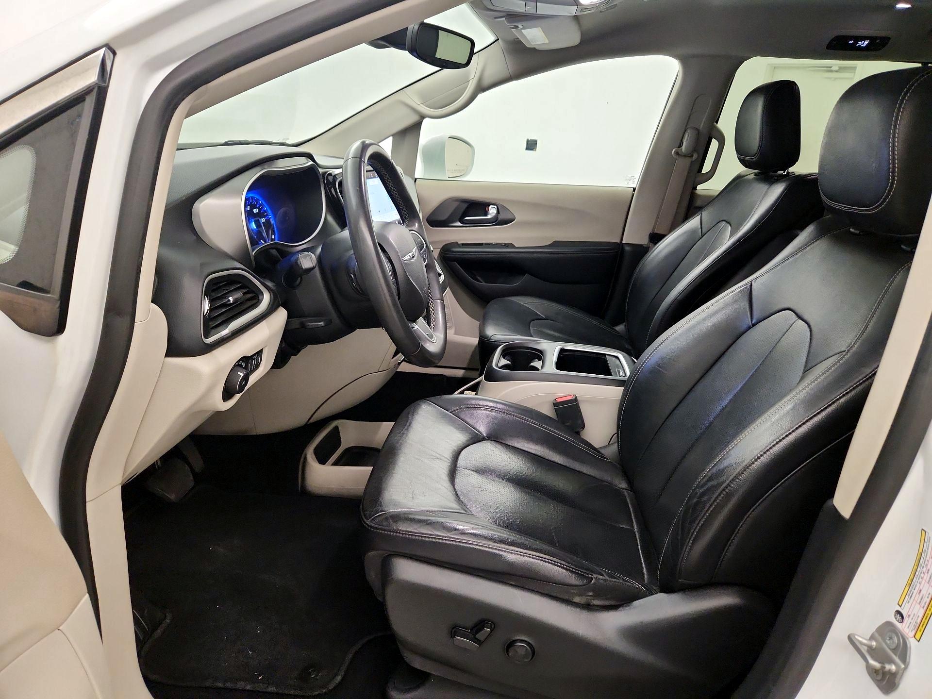 Thumbnail: 2022 Chrysler Pacifica - 11