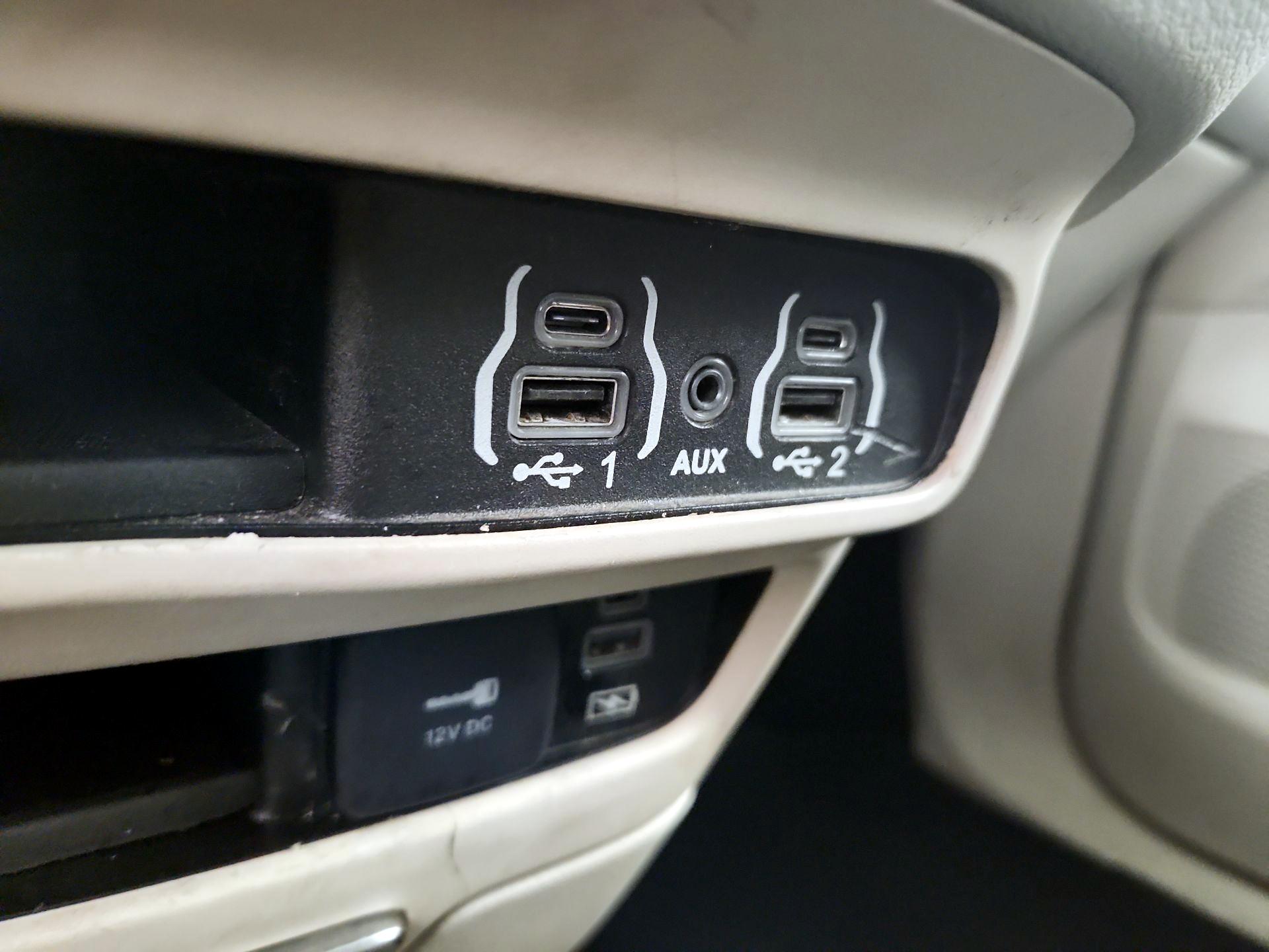 Thumbnail: 2022 Chrysler Pacifica - 18