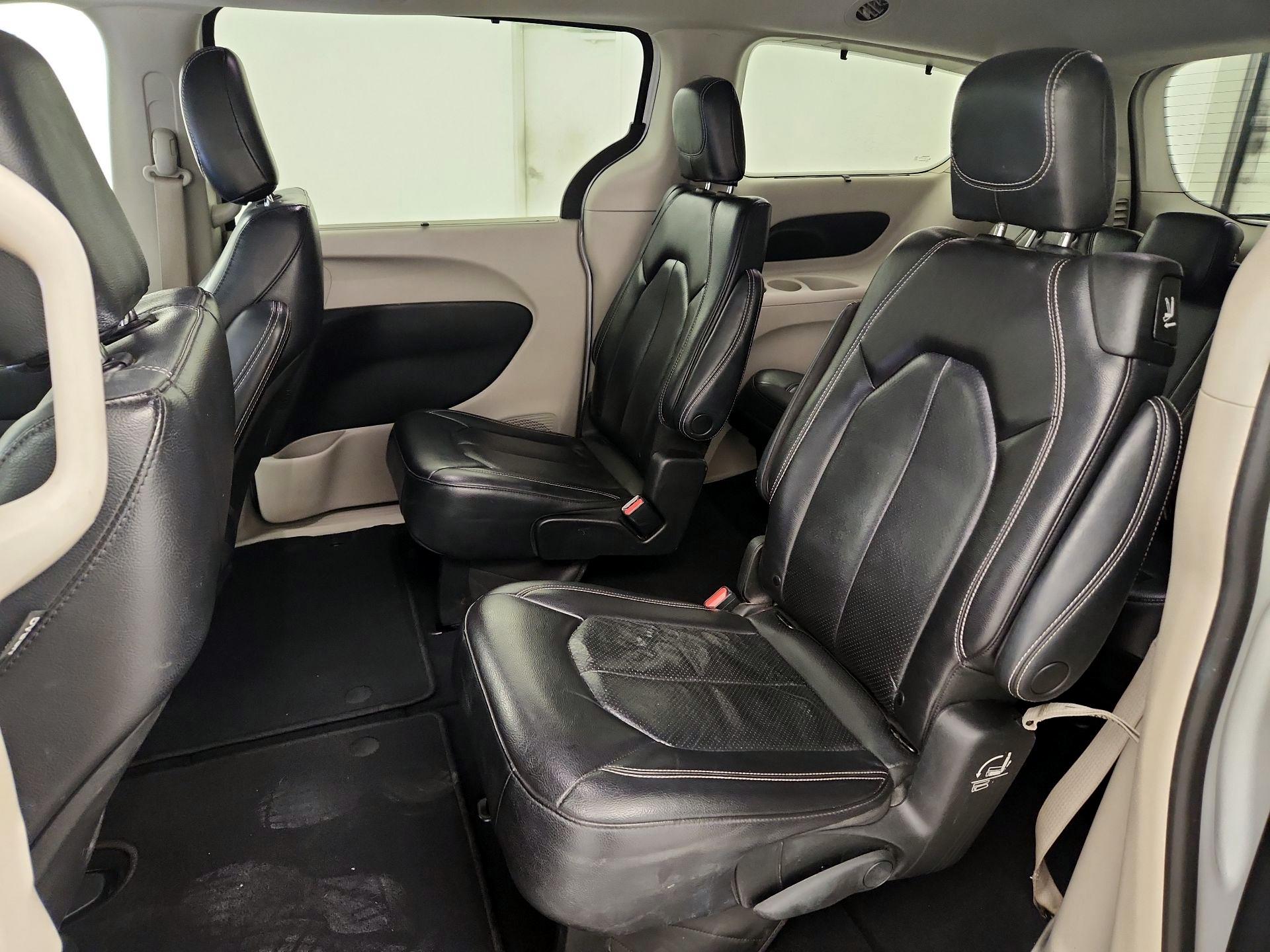 Thumbnail: 2022 Chrysler Pacifica - 19