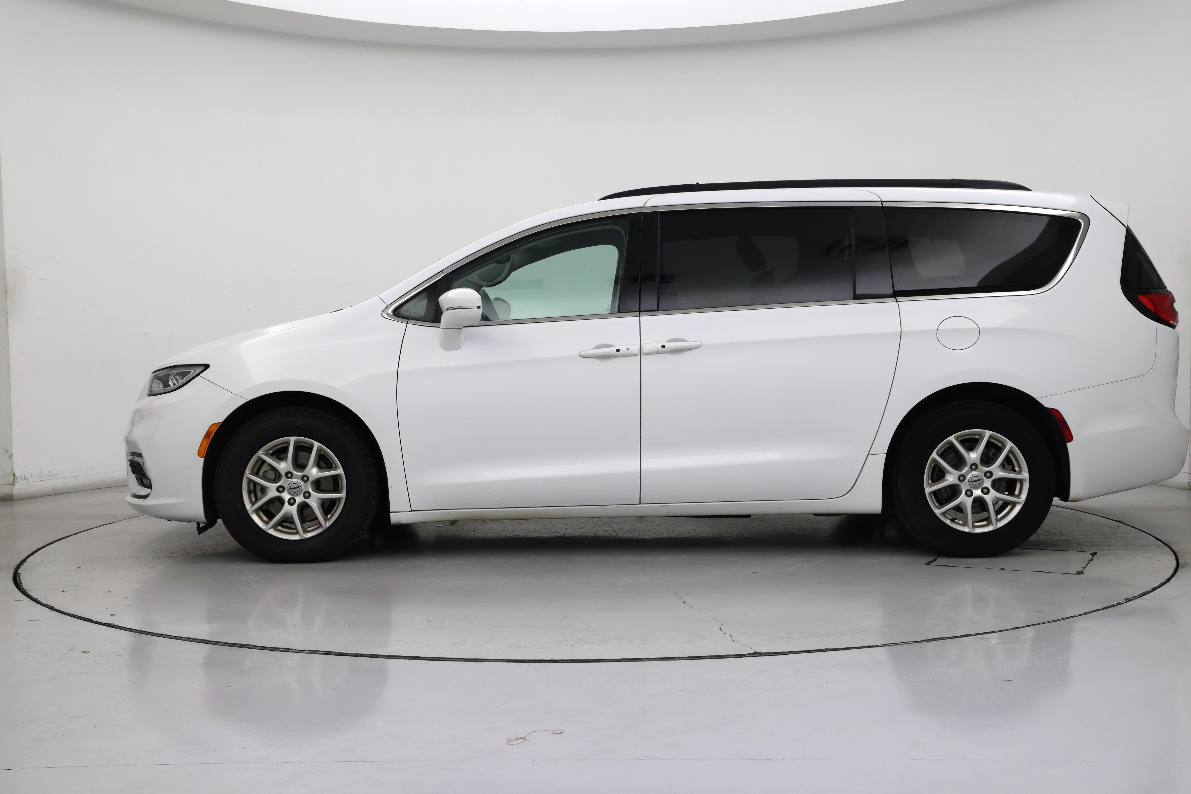 Thumbnail: 2022 Chrysler Pacifica - 3