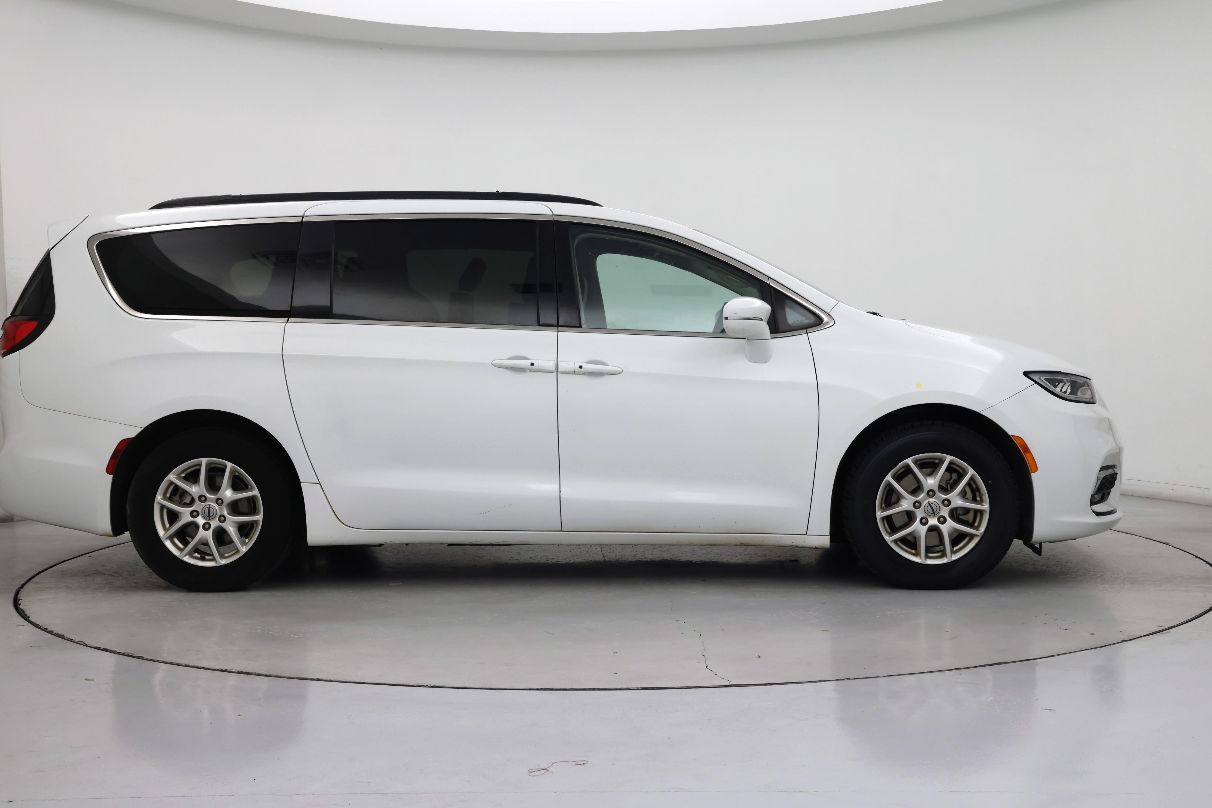 Thumbnail: 2022 Chrysler Pacifica - 7