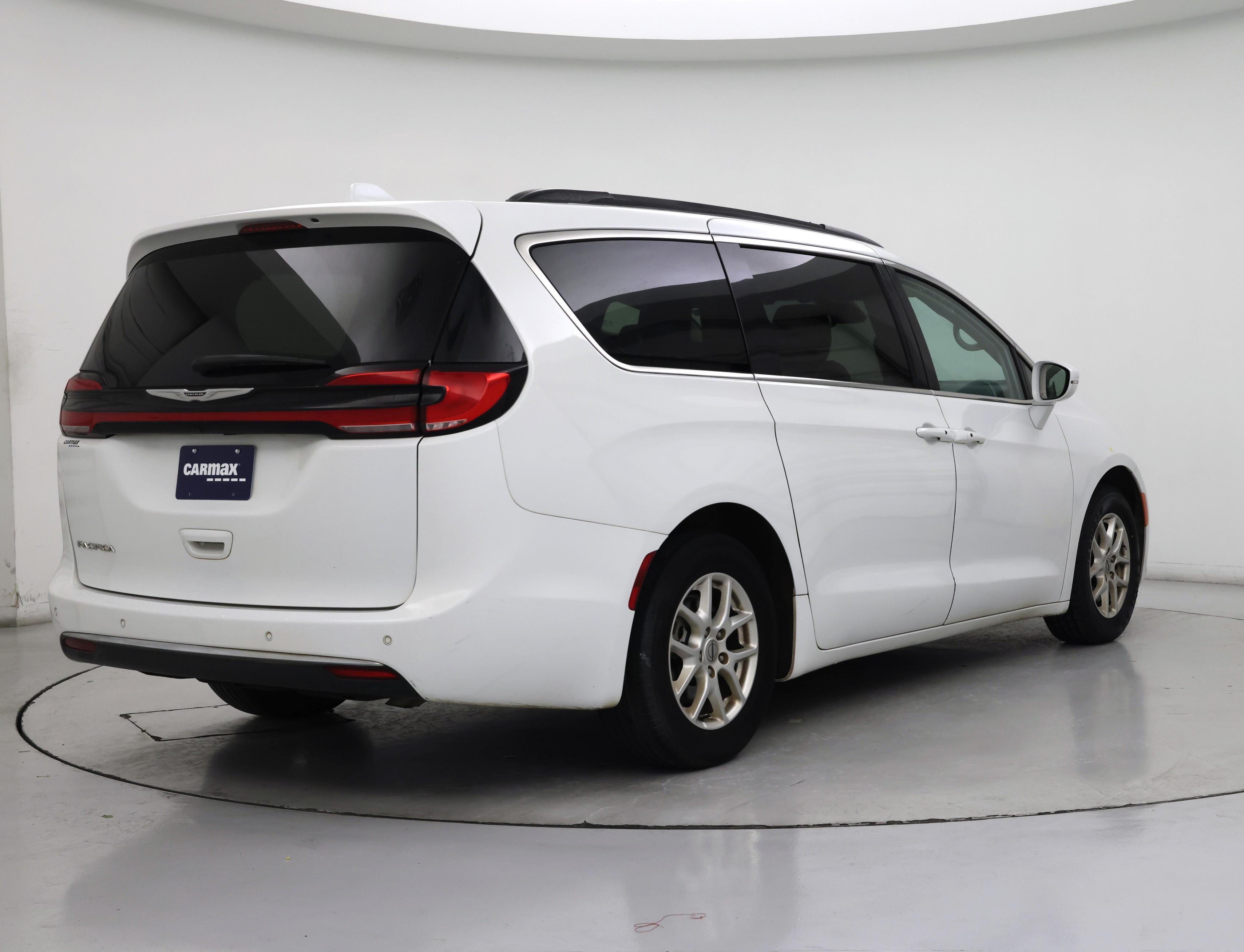 Thumbnail: 2022 Chrysler Pacifica - 8