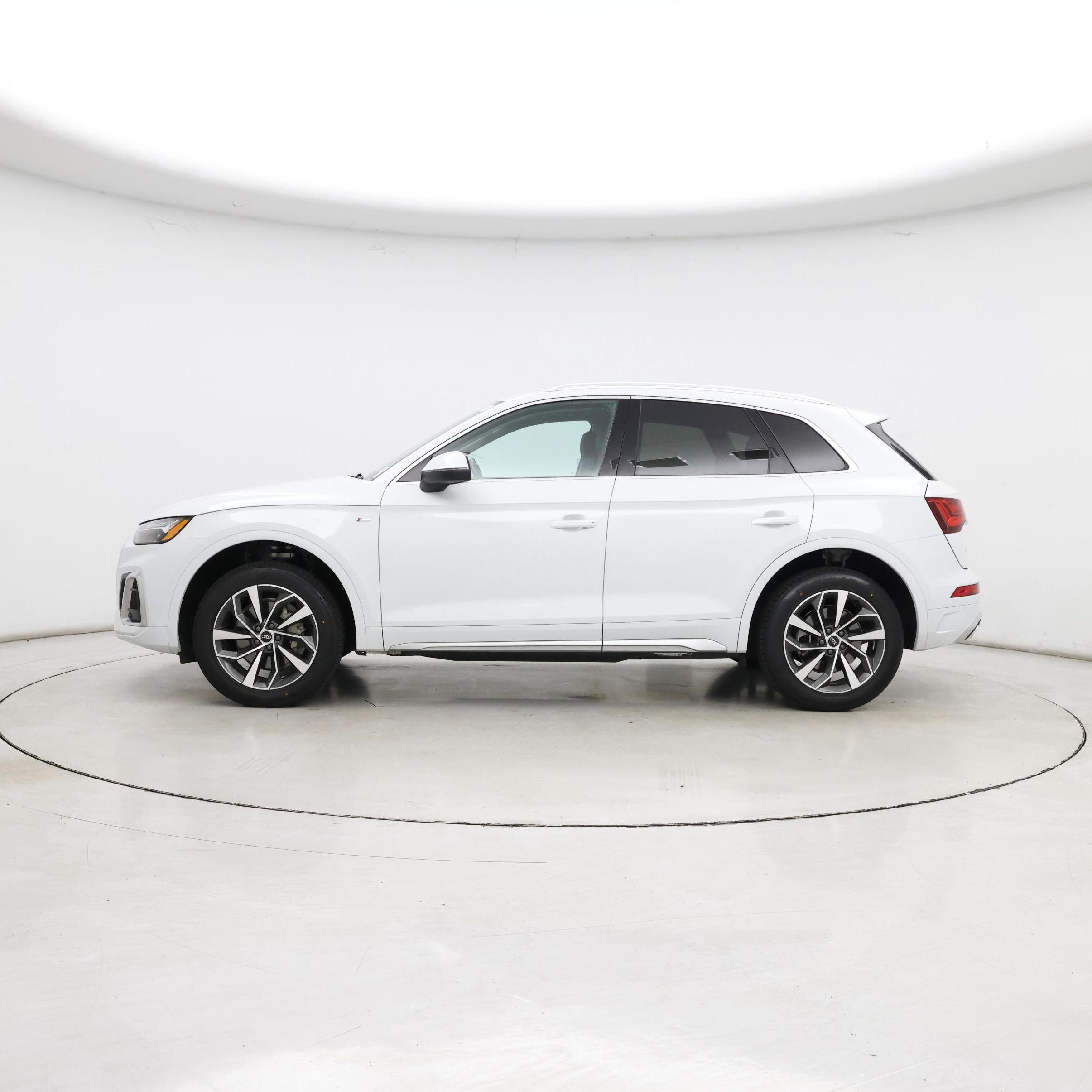 Thumbnail: 2023 Audi Q5 - 3