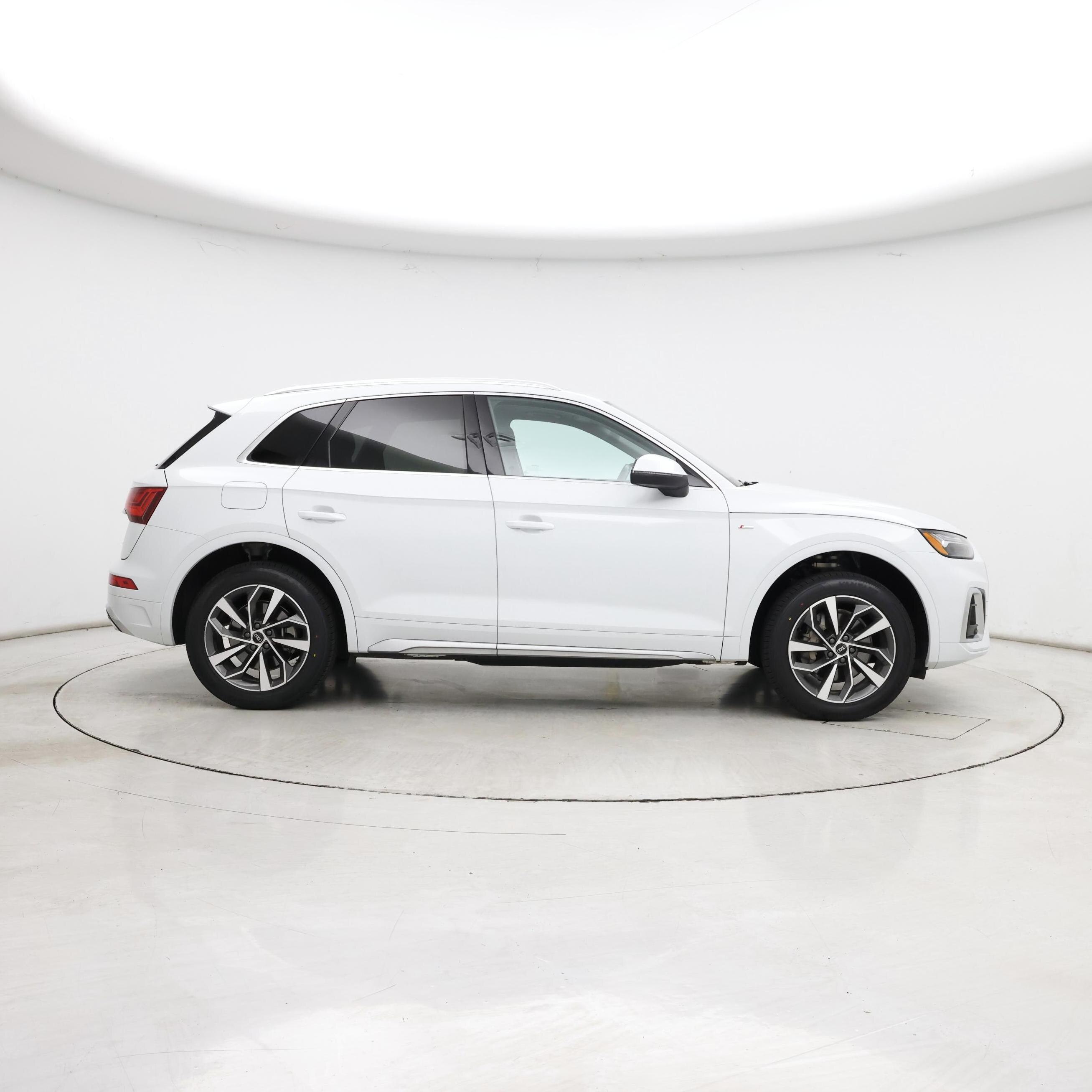 Thumbnail: 2023 Audi Q5 - 7