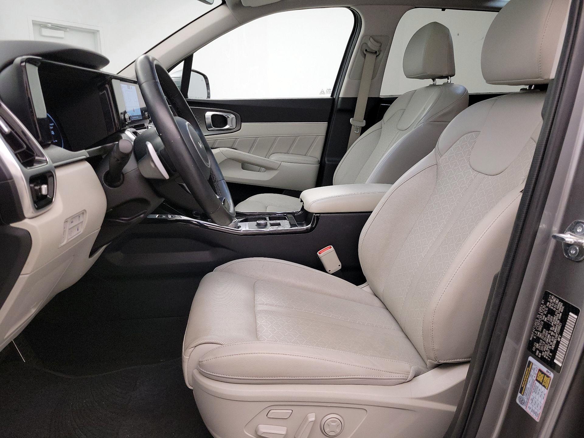 Thumbnail: 2023 Kia Sorento - 11