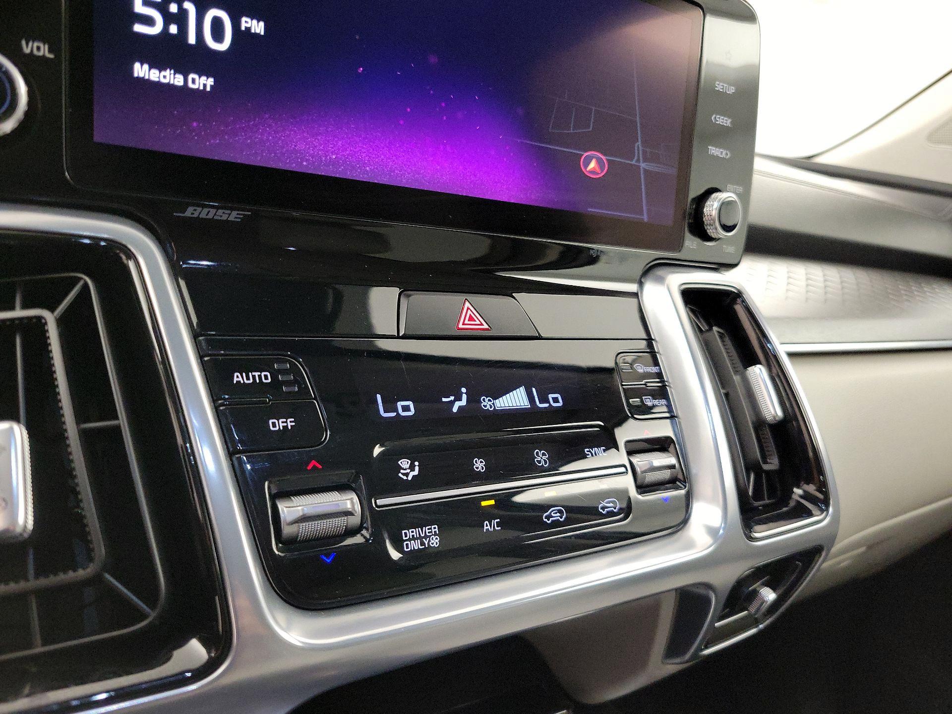 Thumbnail: 2023 Kia Sorento - 17