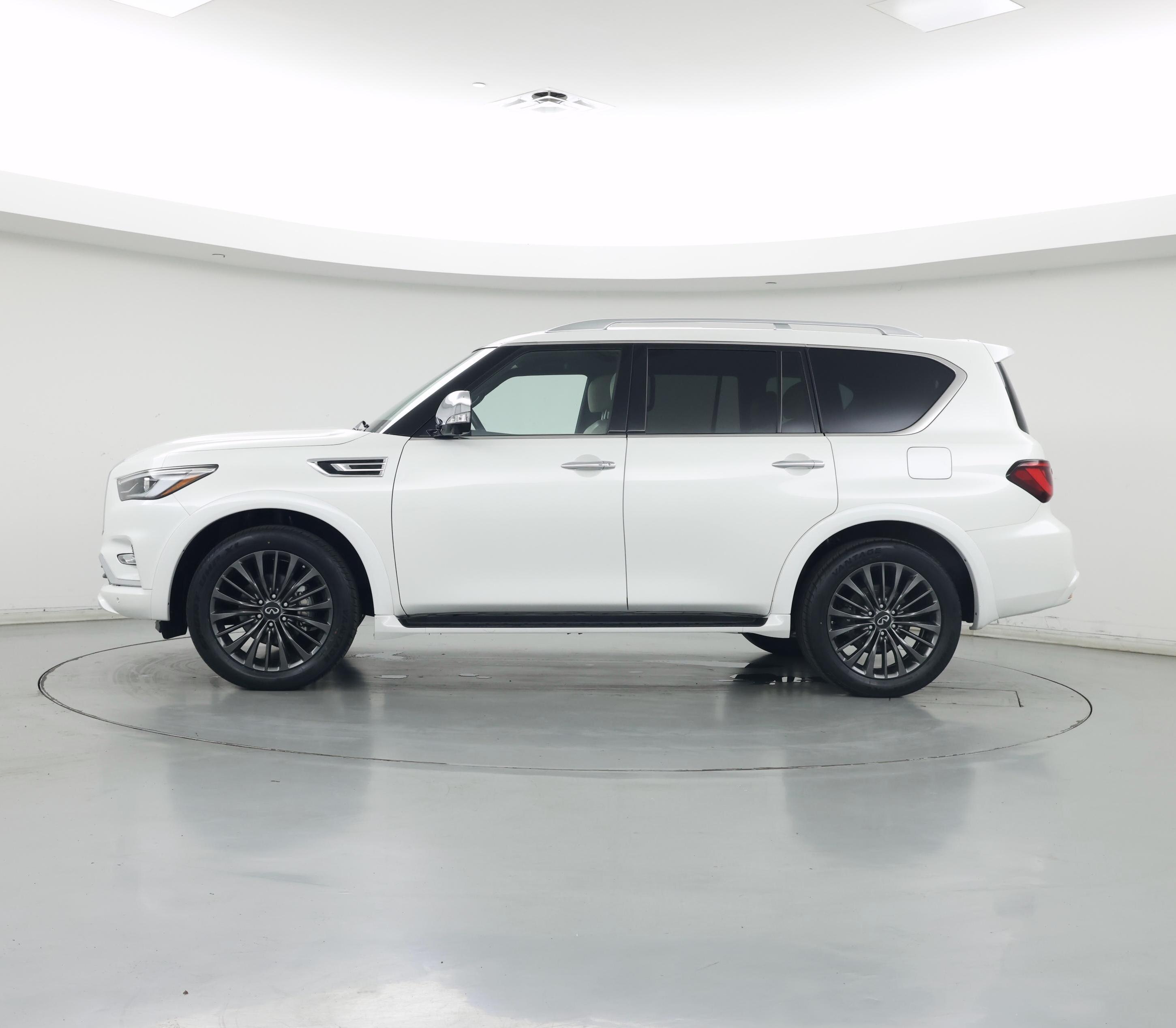 Thumbnail: 2023 INFINITI QX80 - 3