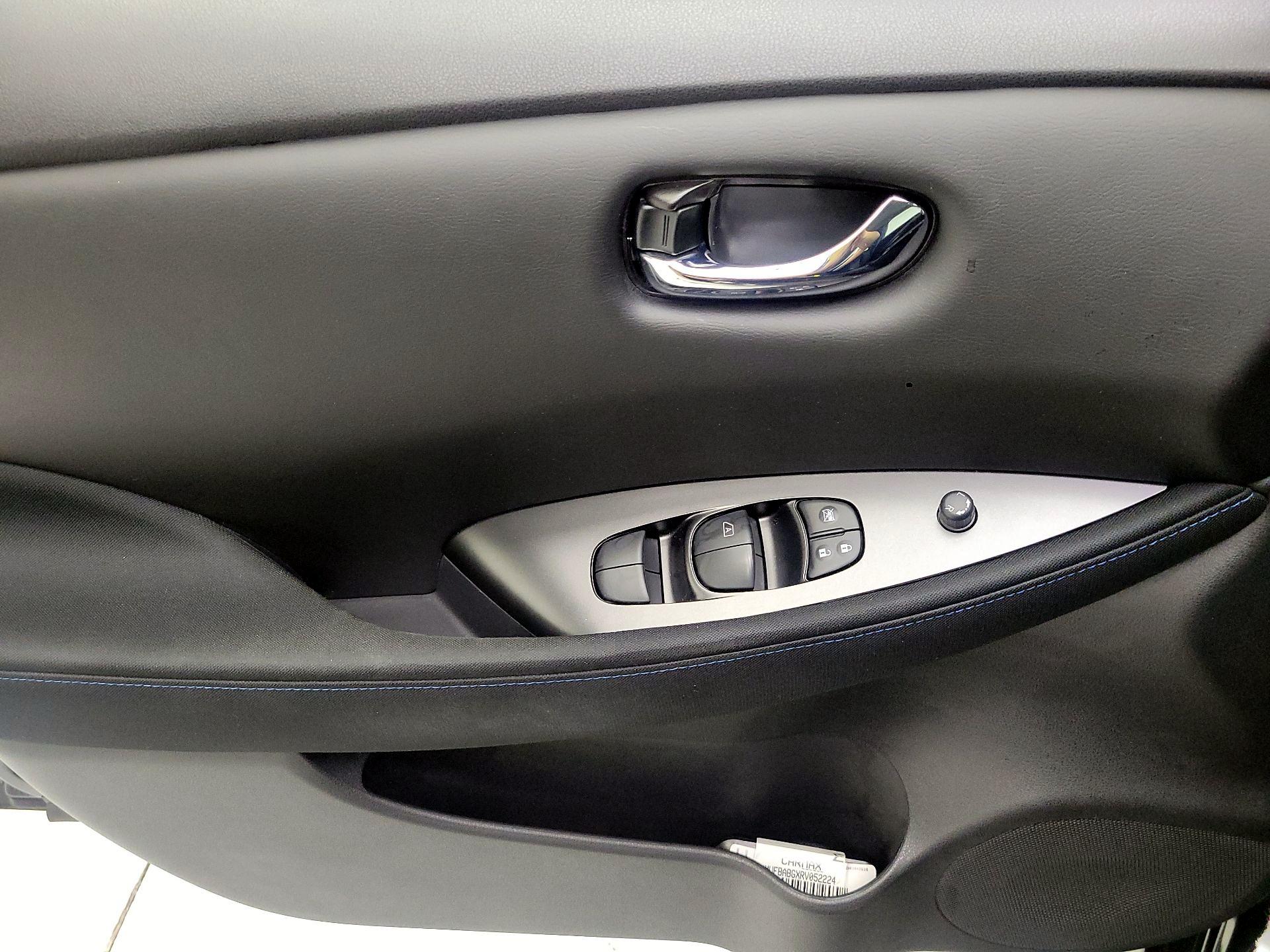 Thumbnail: 2020 Nissan Leaf - 10
