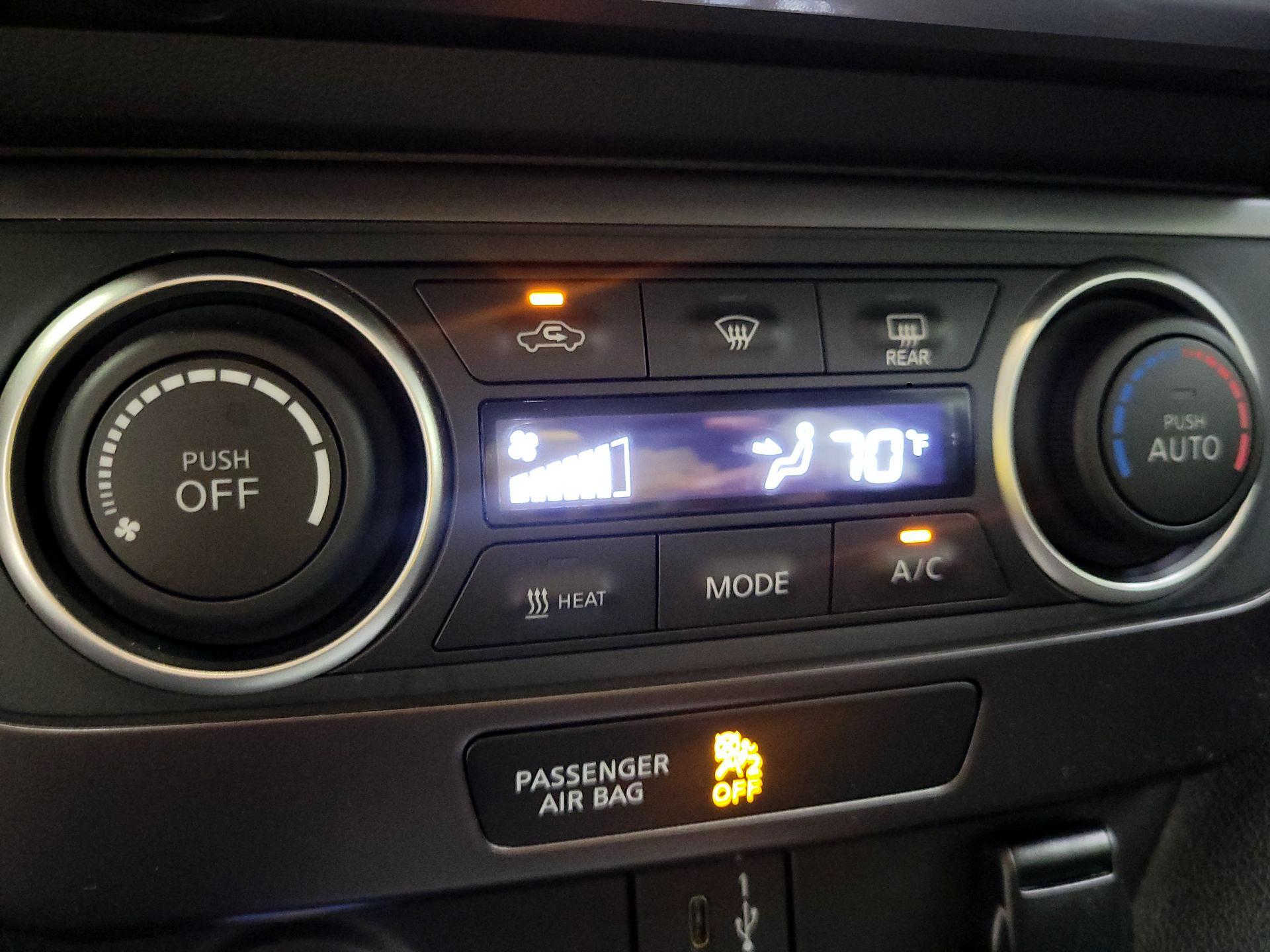 Thumbnail: 2020 Nissan Leaf - 14