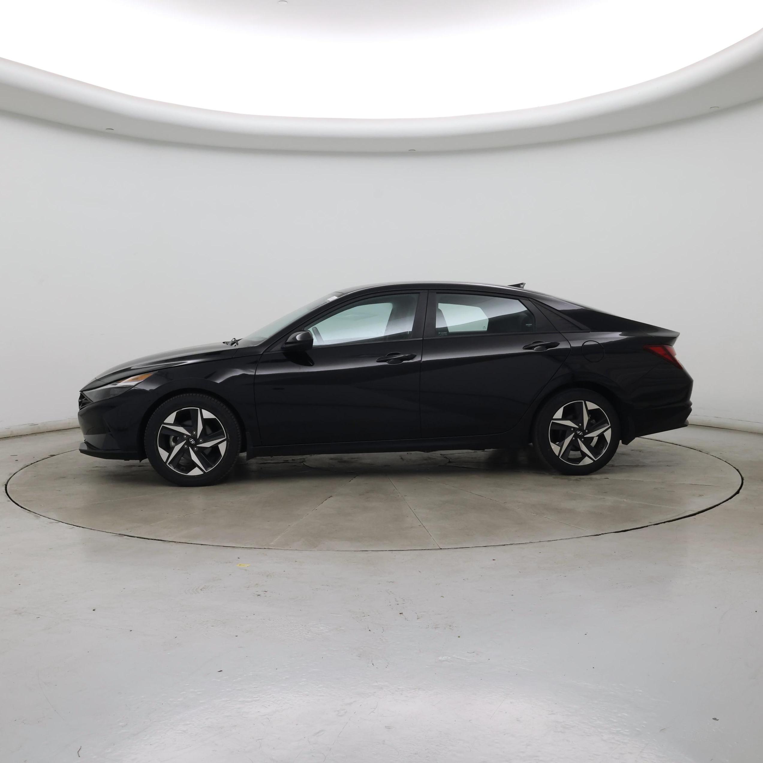 Thumbnail: 2023 Hyundai Elantra - 3