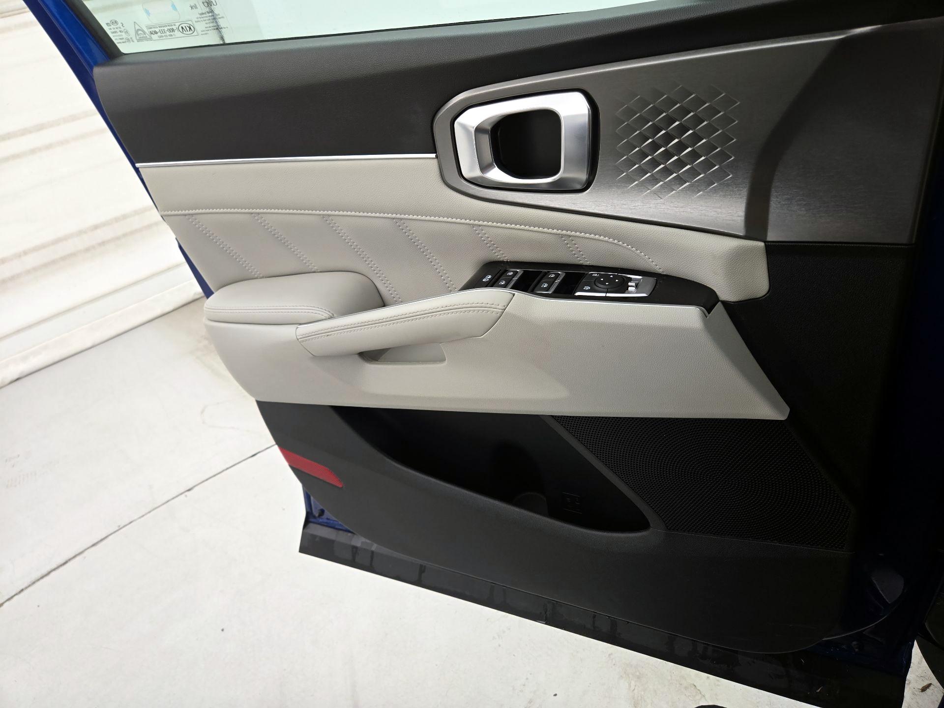 Thumbnail: 2021 Kia Sorento - 12