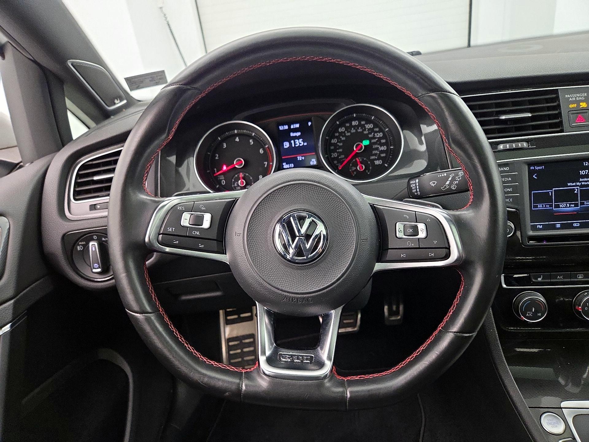 Thumbnail: 2017 Volkswagen Golf - 10