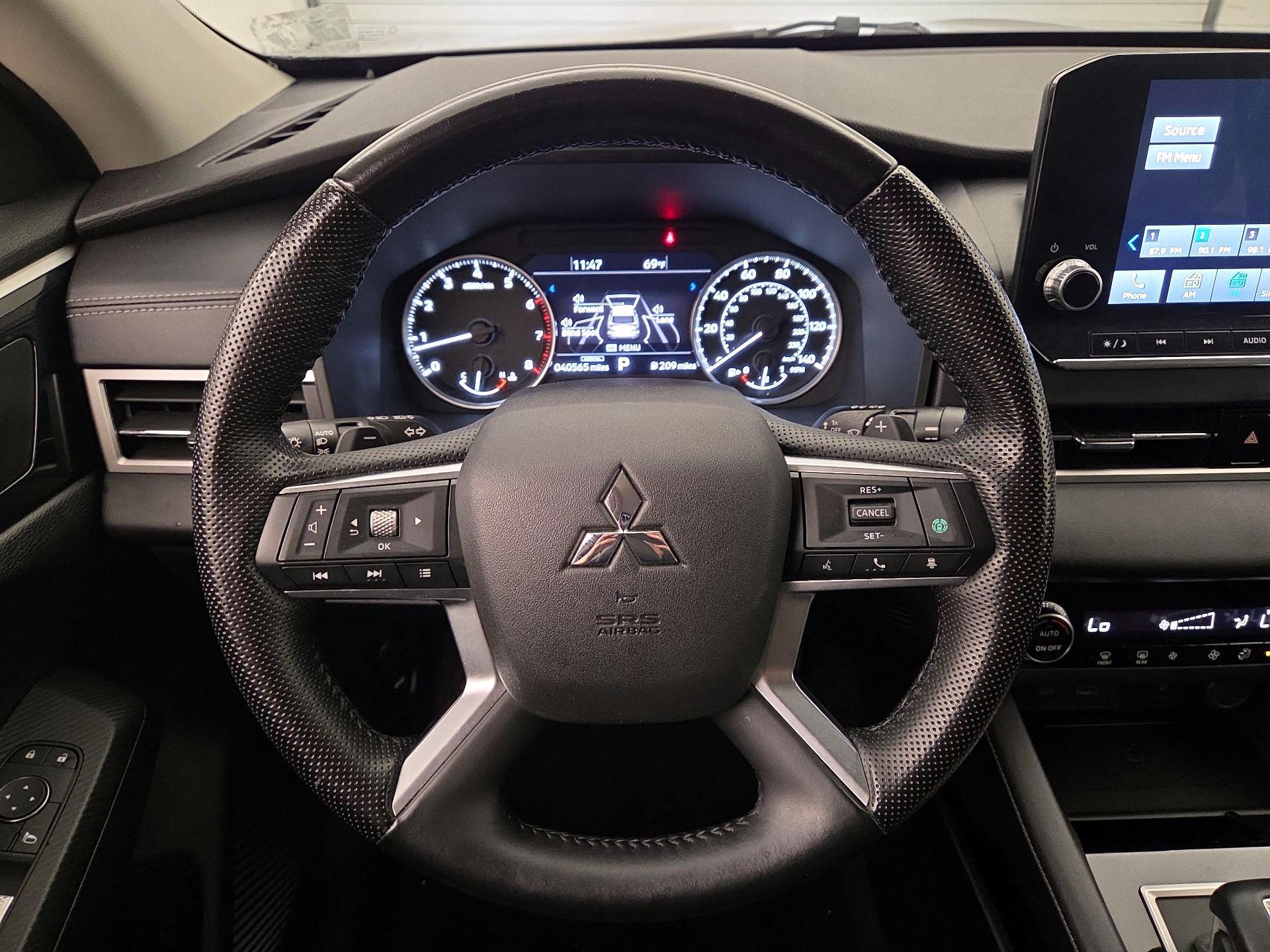 Thumbnail: 2022 Mitsubishi Outlander - 10