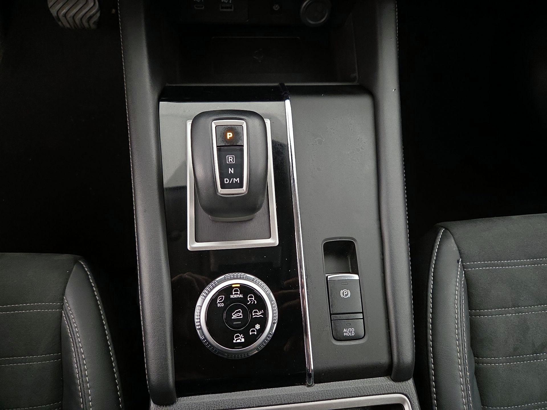 Thumbnail: 2022 Mitsubishi Outlander - 17