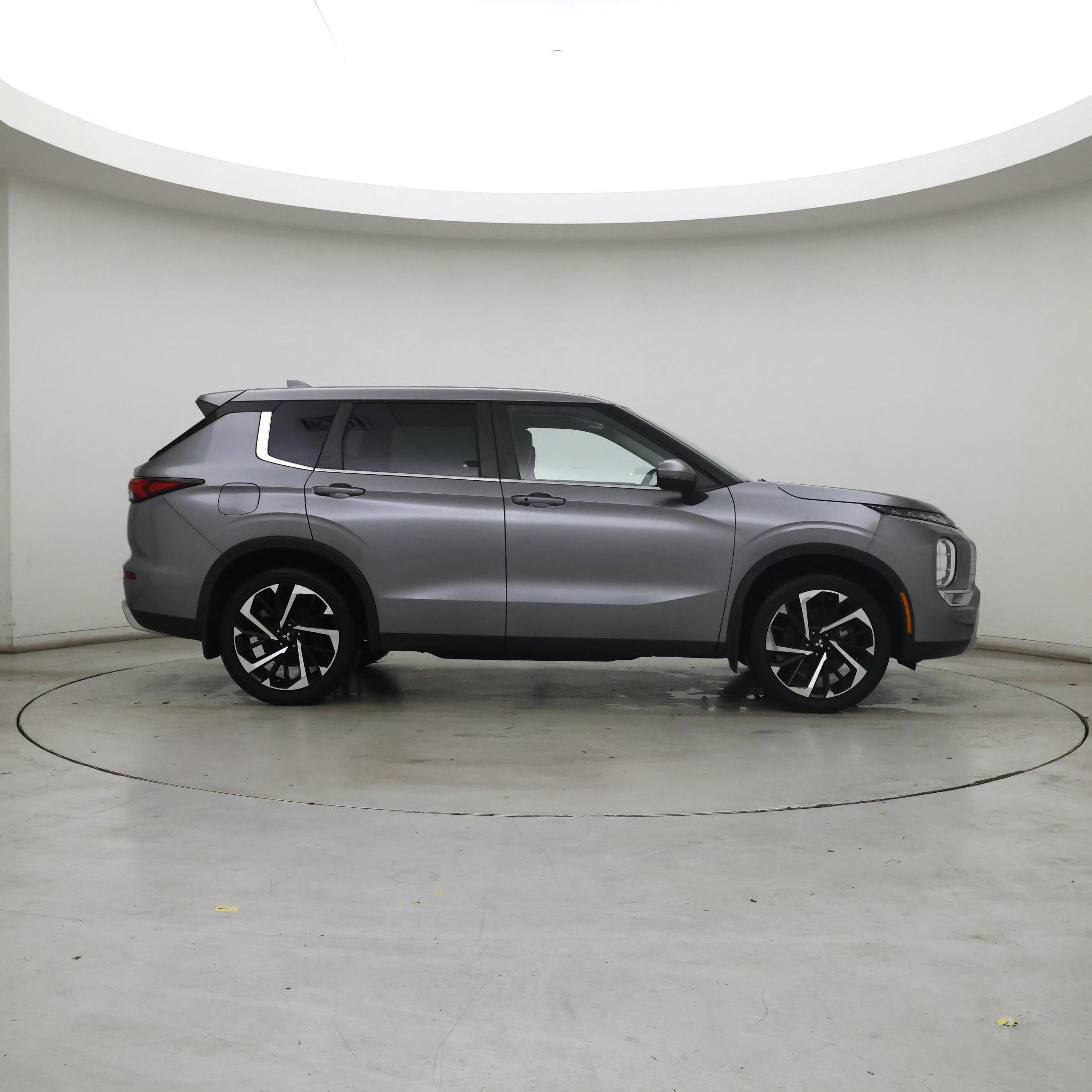 Thumbnail: 2022 Mitsubishi Outlander - 7