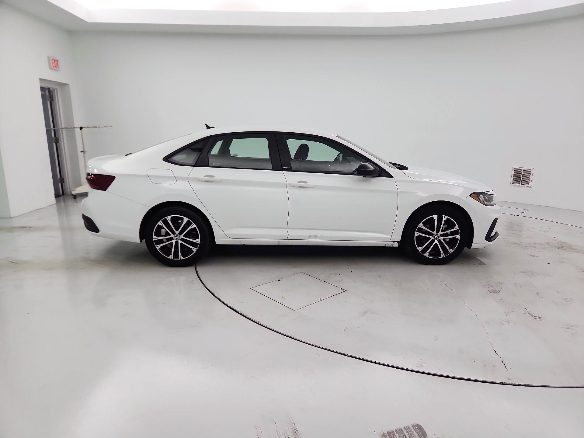 Thumbnail: 2025 Volkswagen Jetta - 4