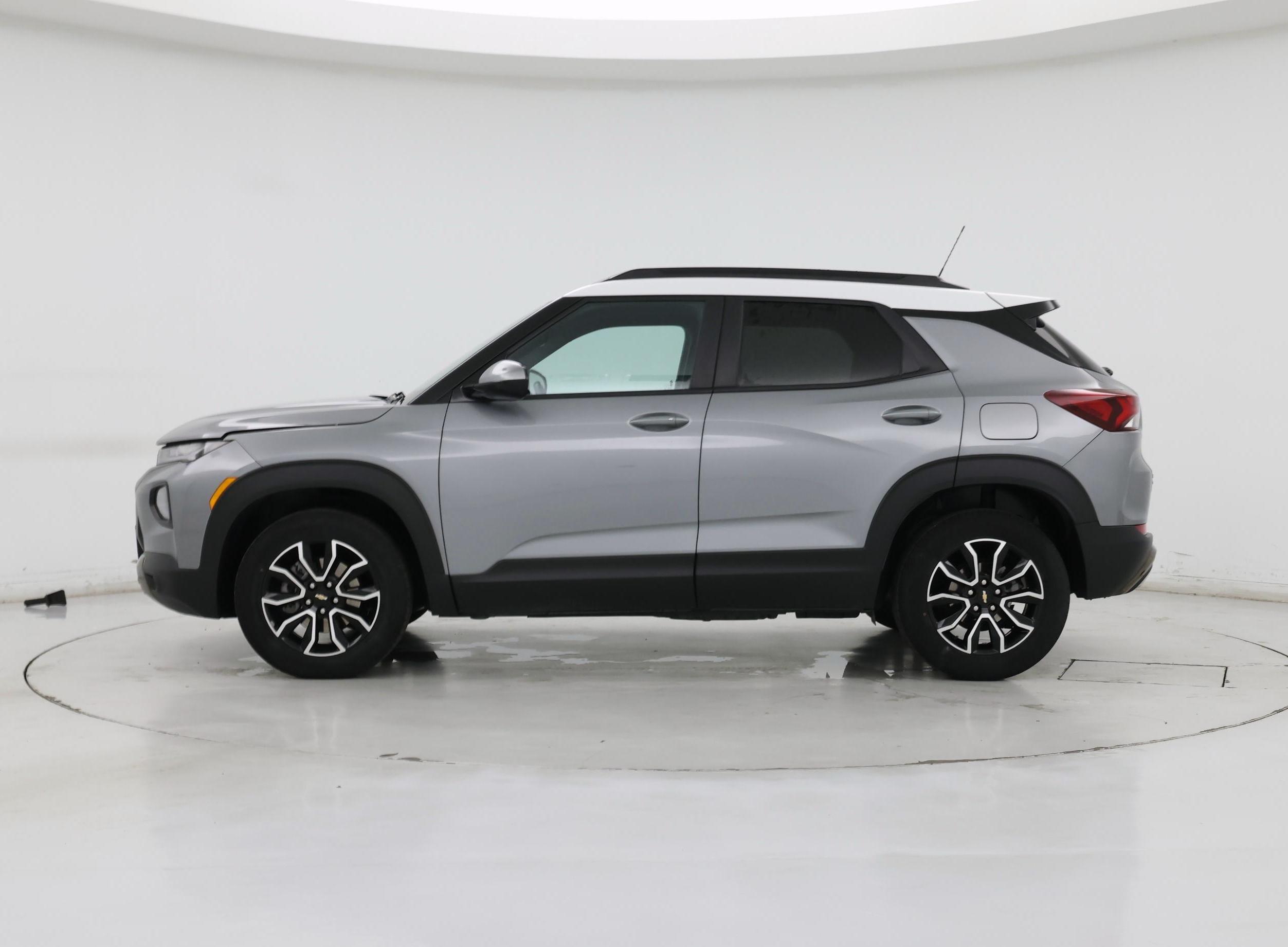 Thumbnail: 2023 Chevrolet TrailBlazer - 3