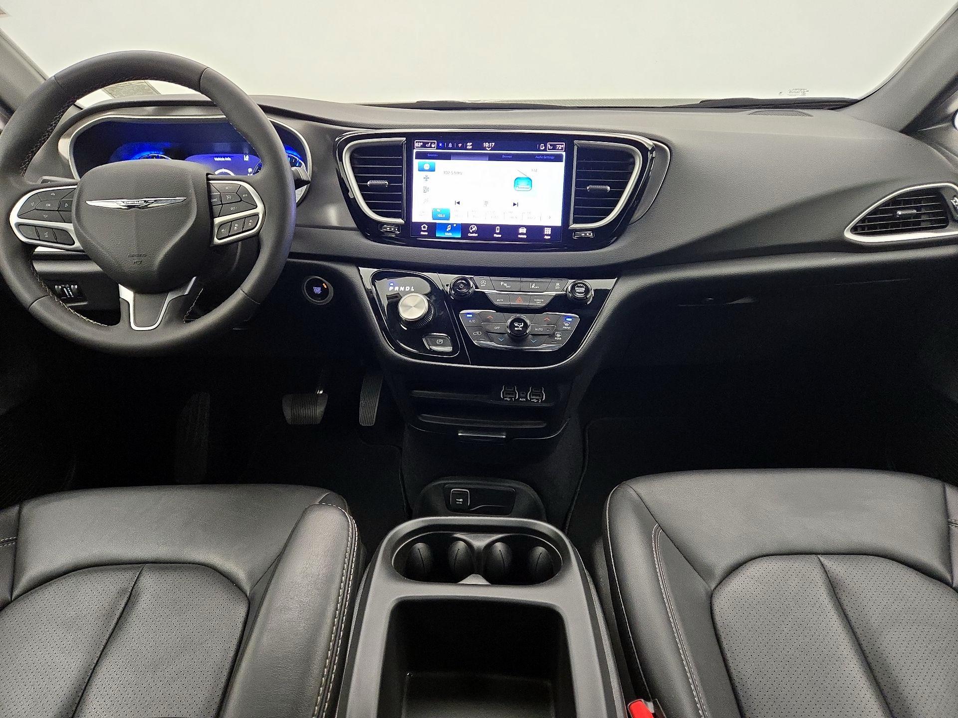 Thumbnail: 2025 Chrysler Pacifica - 9