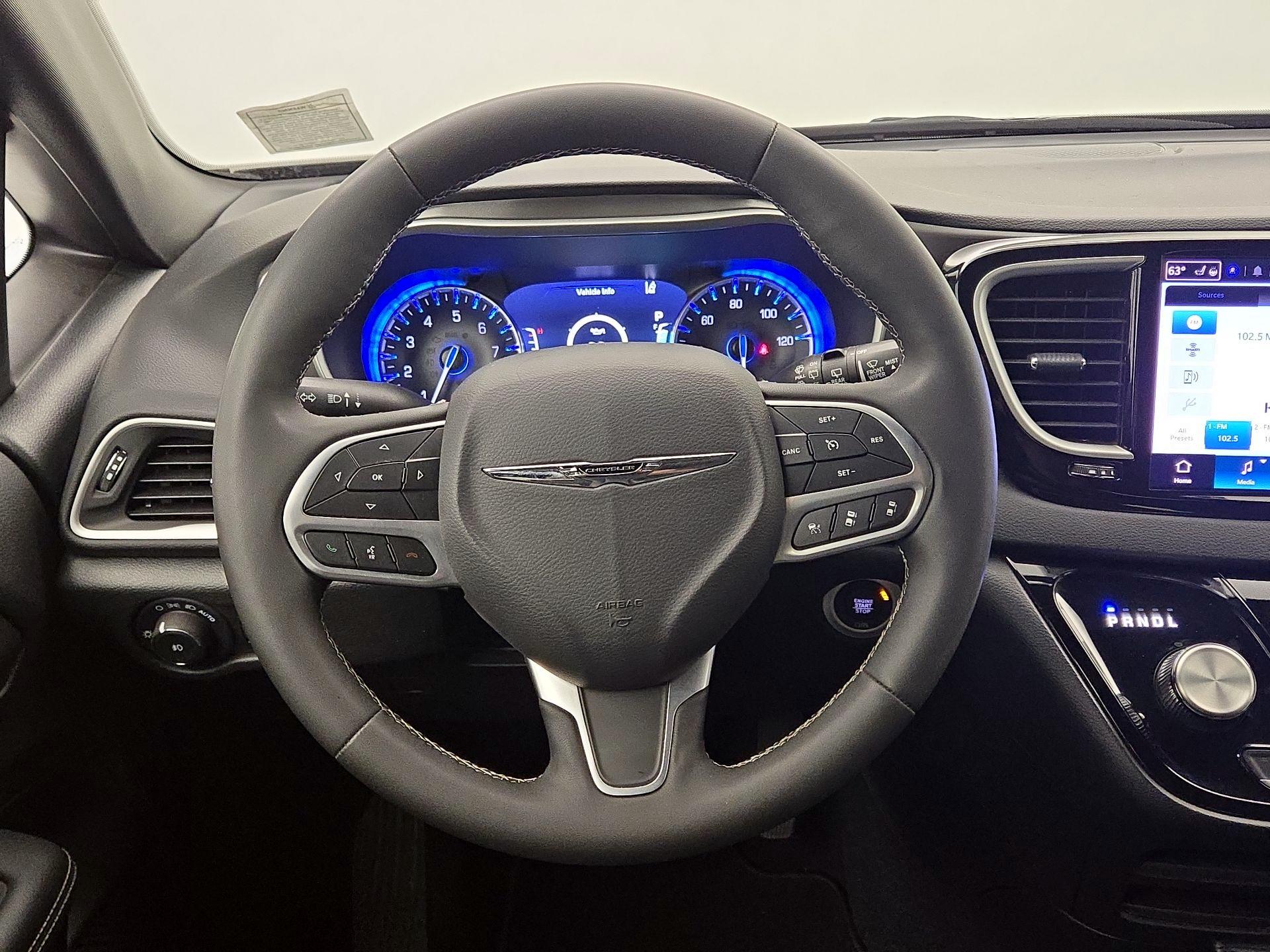 Thumbnail: 2025 Chrysler Pacifica - 10
