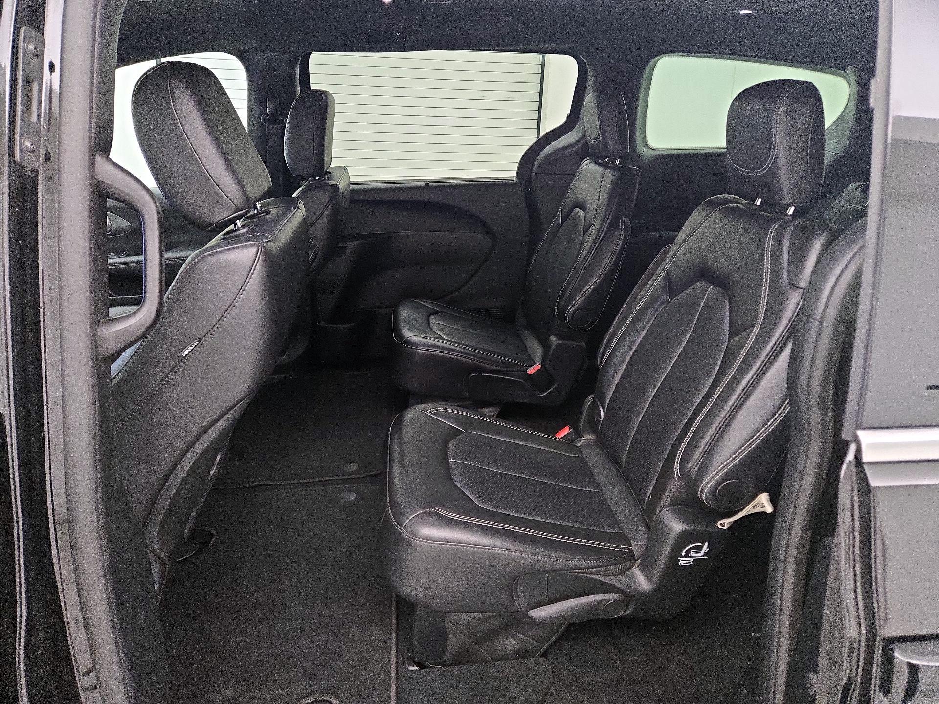 Thumbnail: 2025 Chrysler Pacifica - 19