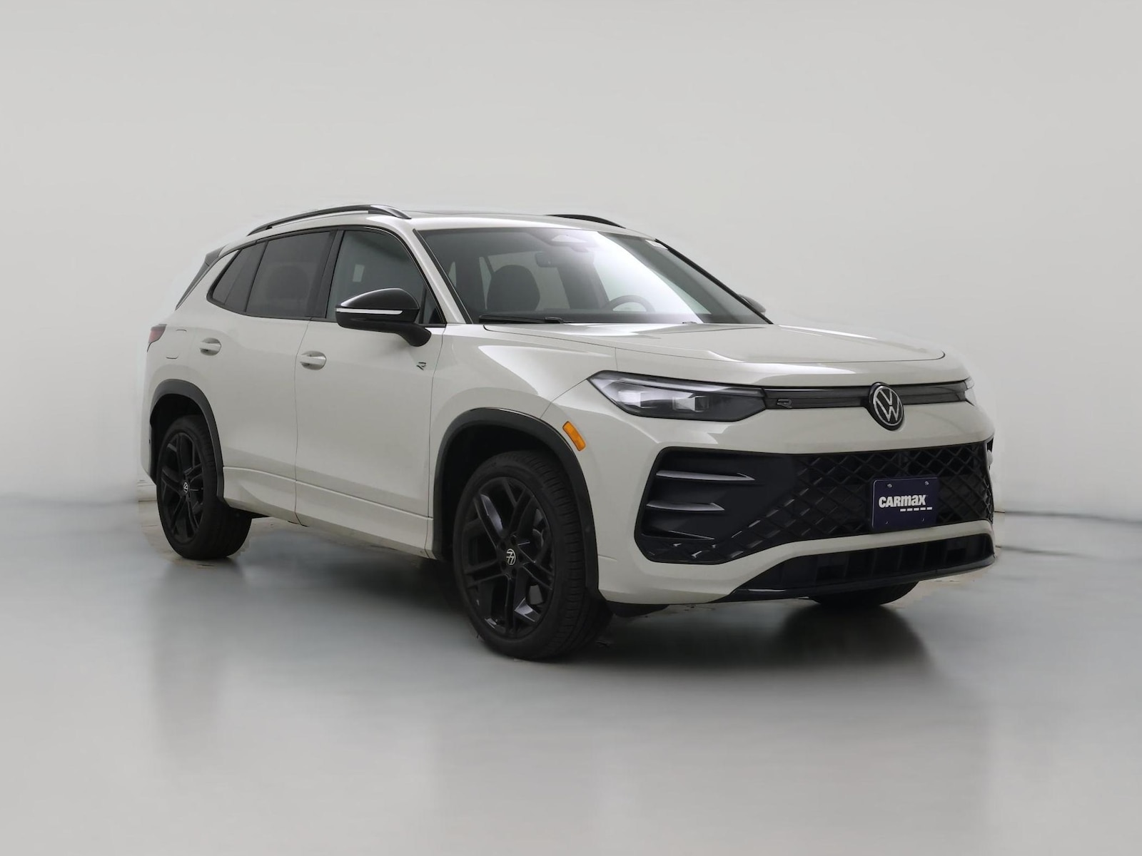 2026 Volkswagen Tiguan SE R-LINE BLACK - Photo 1