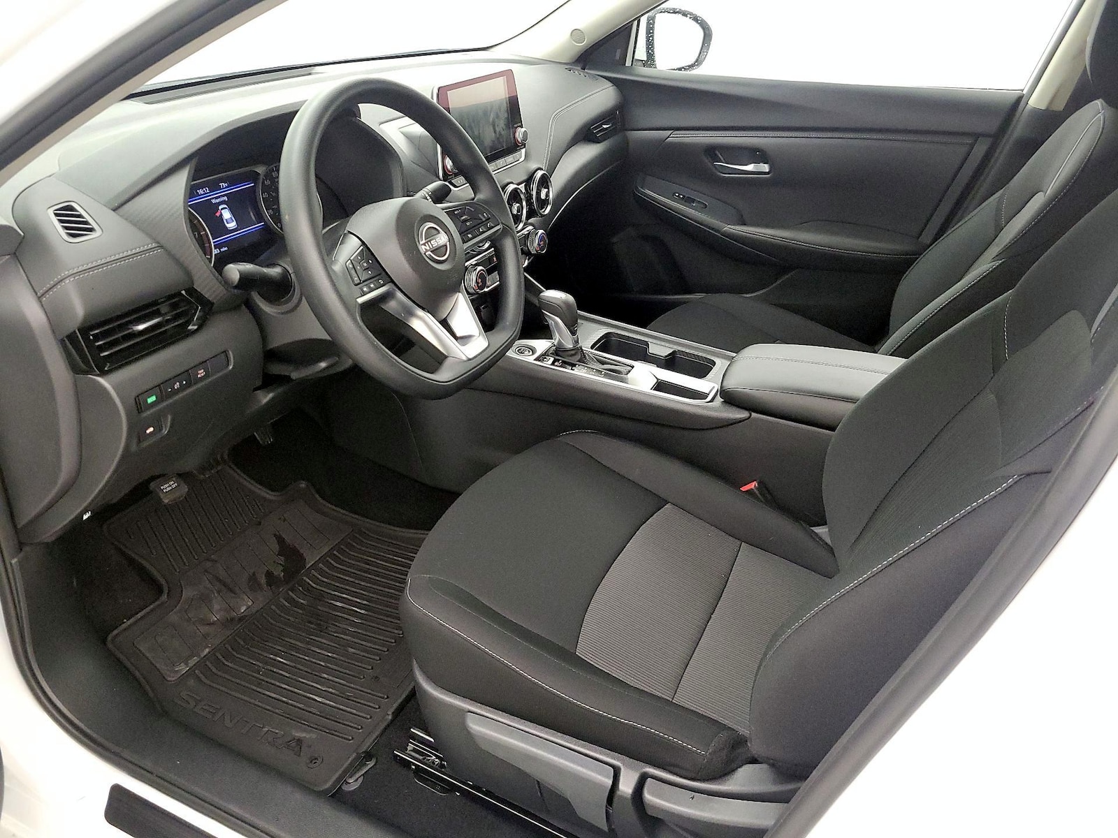2025 Nissan Sentra SV - Photo 12