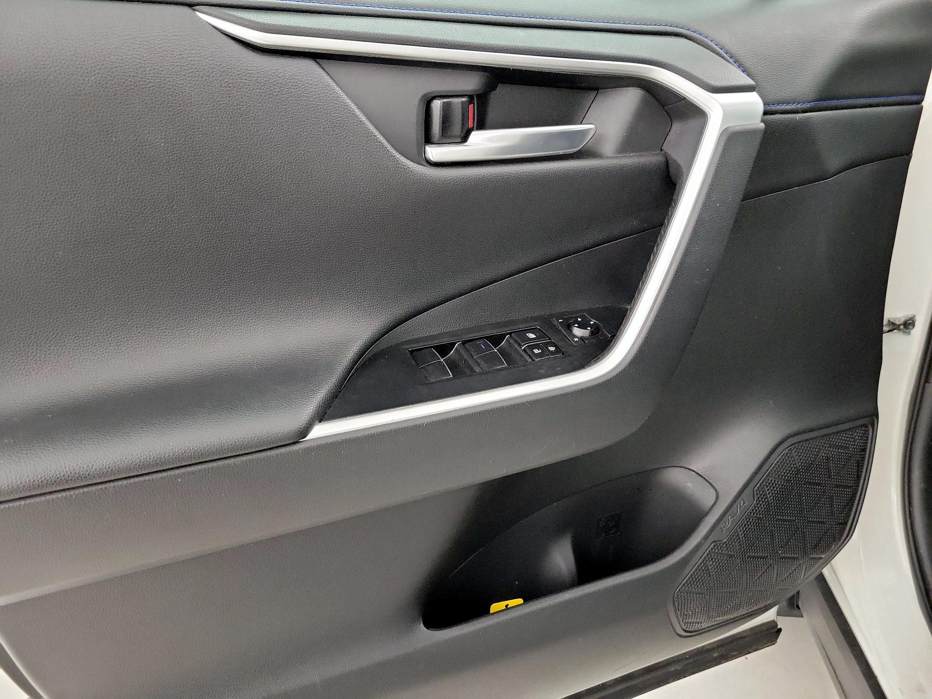 Thumbnail: 2021 Toyota RAV4 - 12