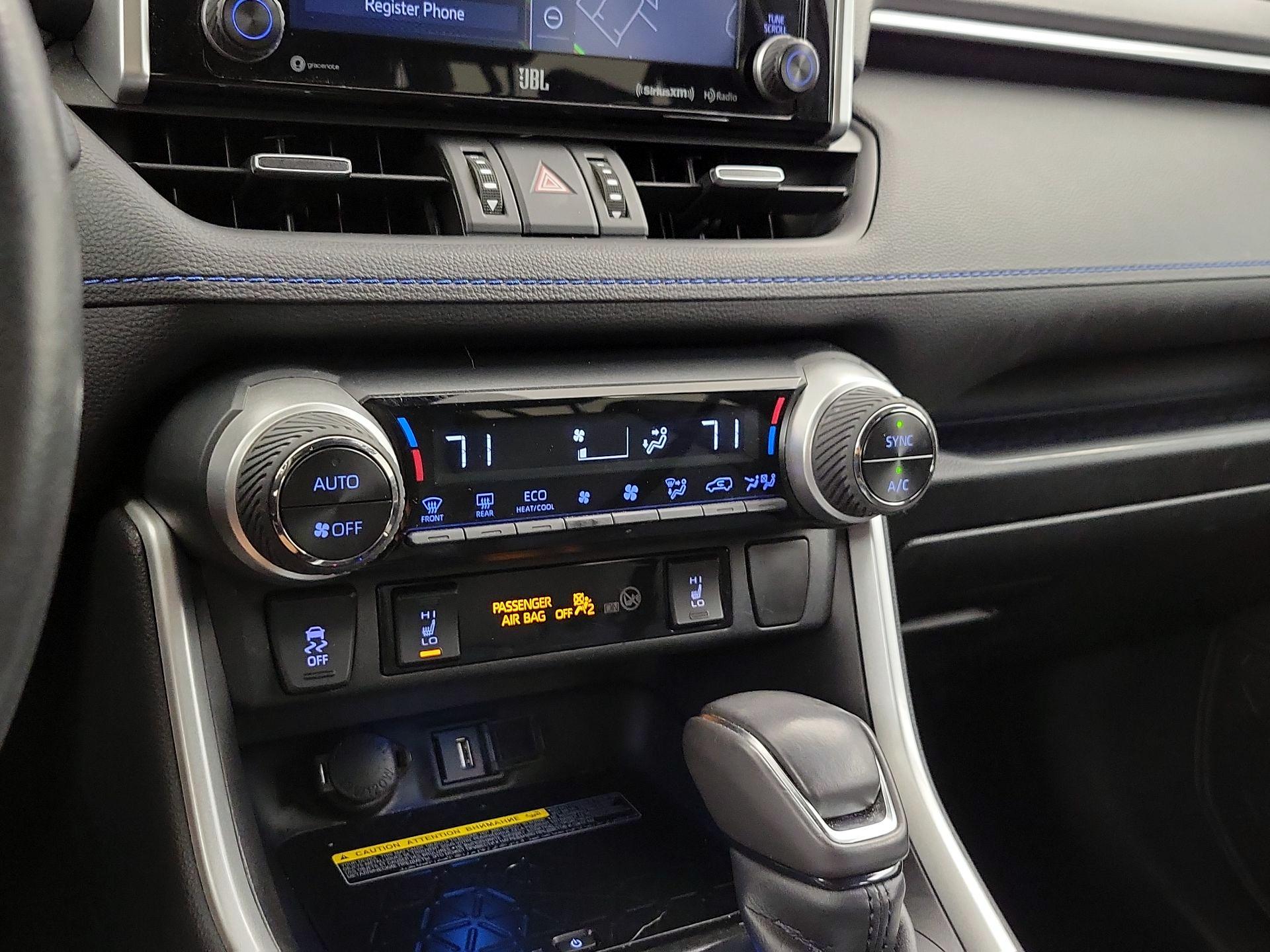 Thumbnail: 2021 Toyota RAV4 - 17