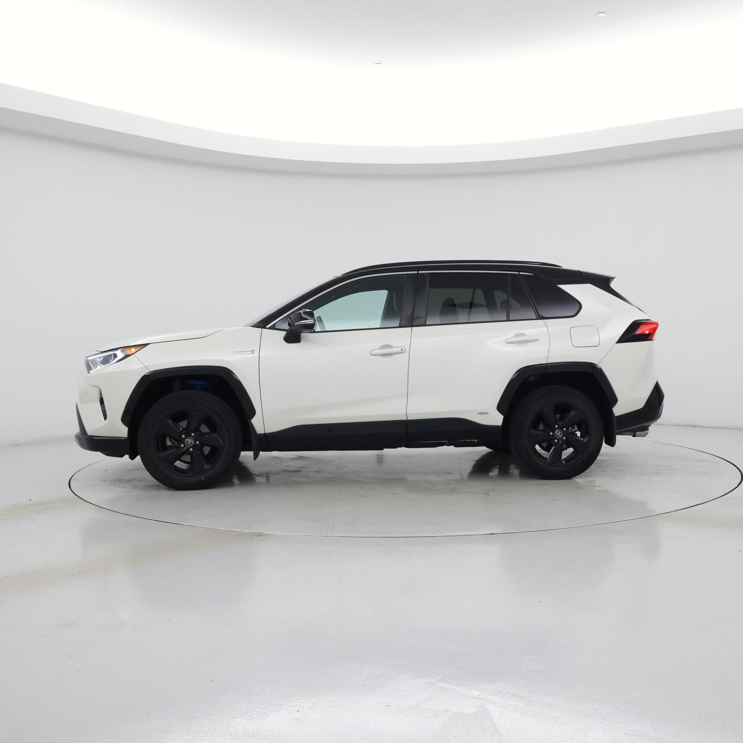 Thumbnail: 2021 Toyota RAV4 - 3