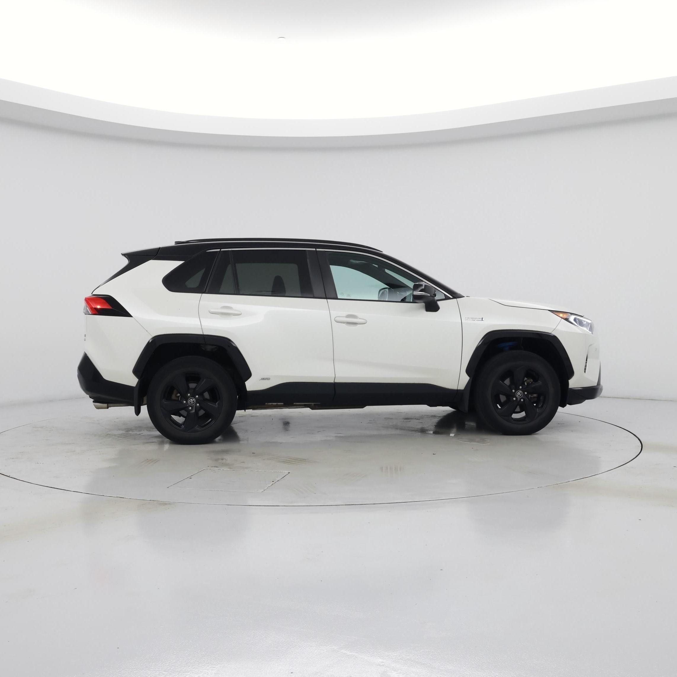 Thumbnail: 2021 Toyota RAV4 - 7