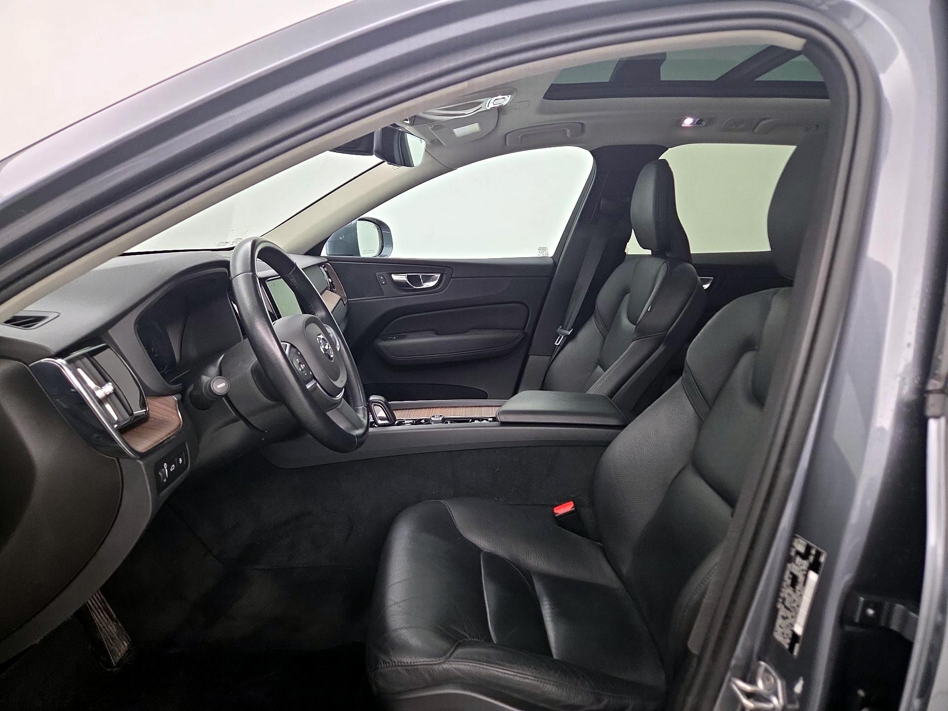 Thumbnail: 2021 Volvo XC60 - 11