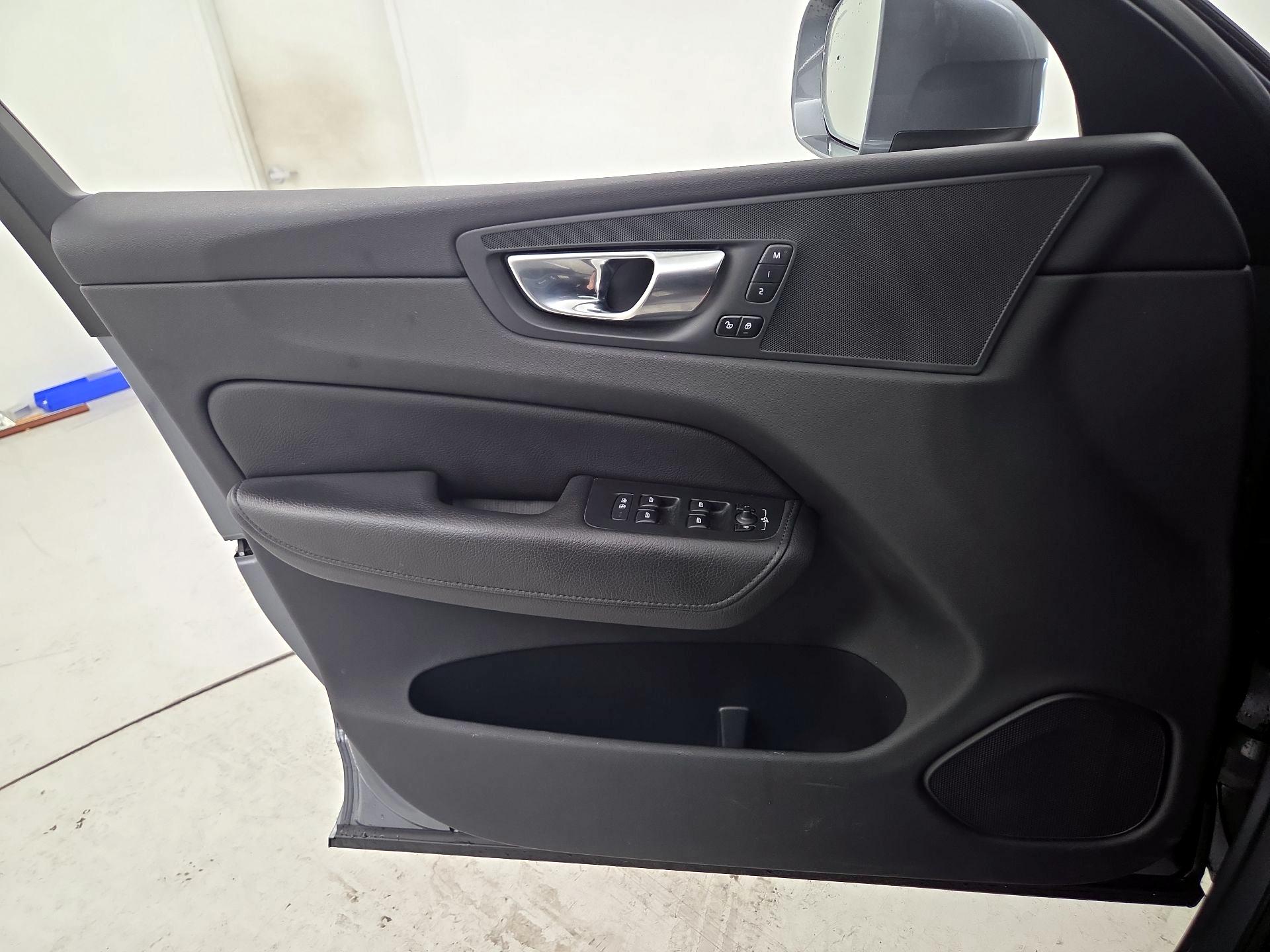 Thumbnail: 2021 Volvo XC60 - 12