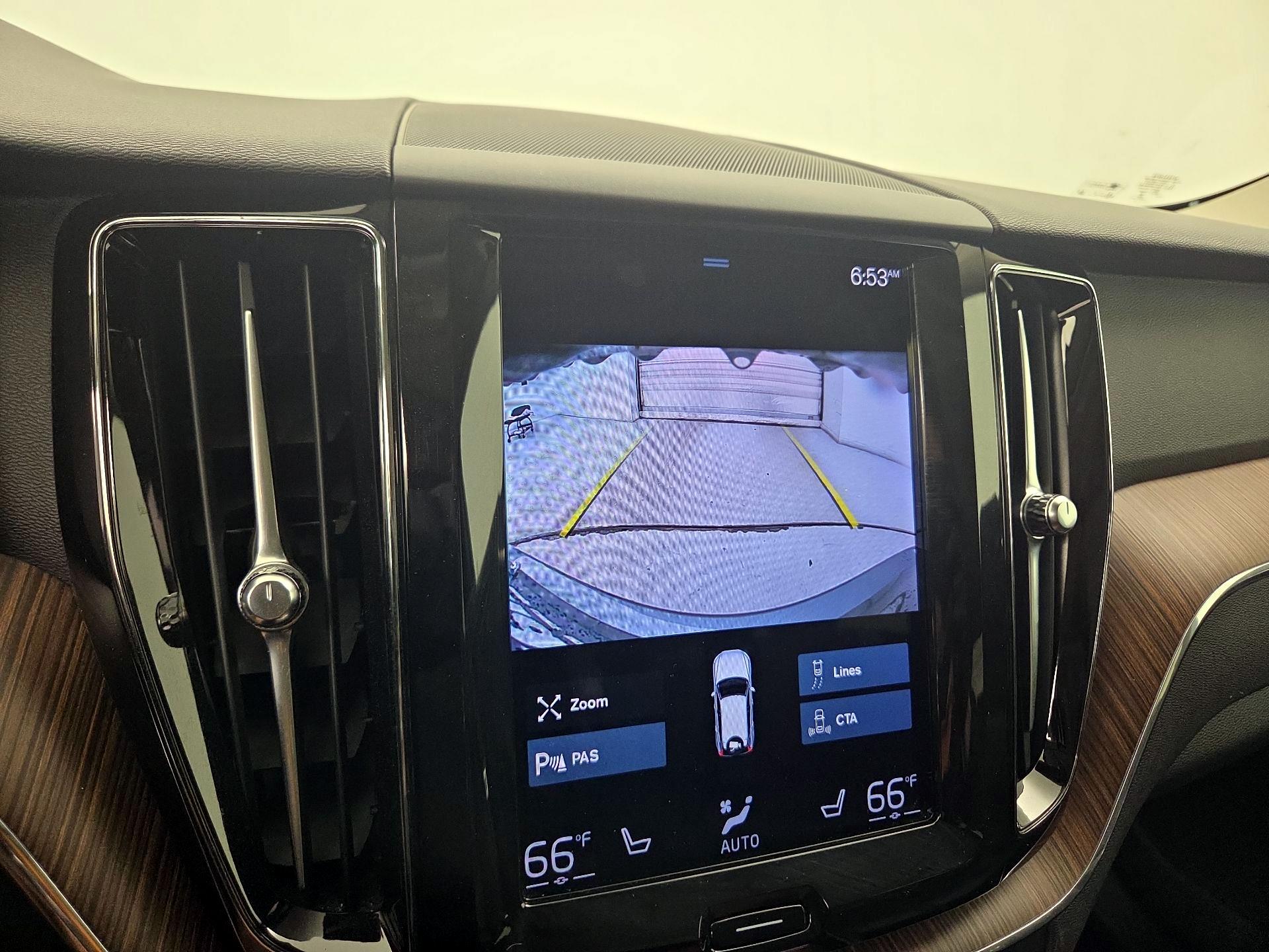 Thumbnail: 2021 Volvo XC60 - 15