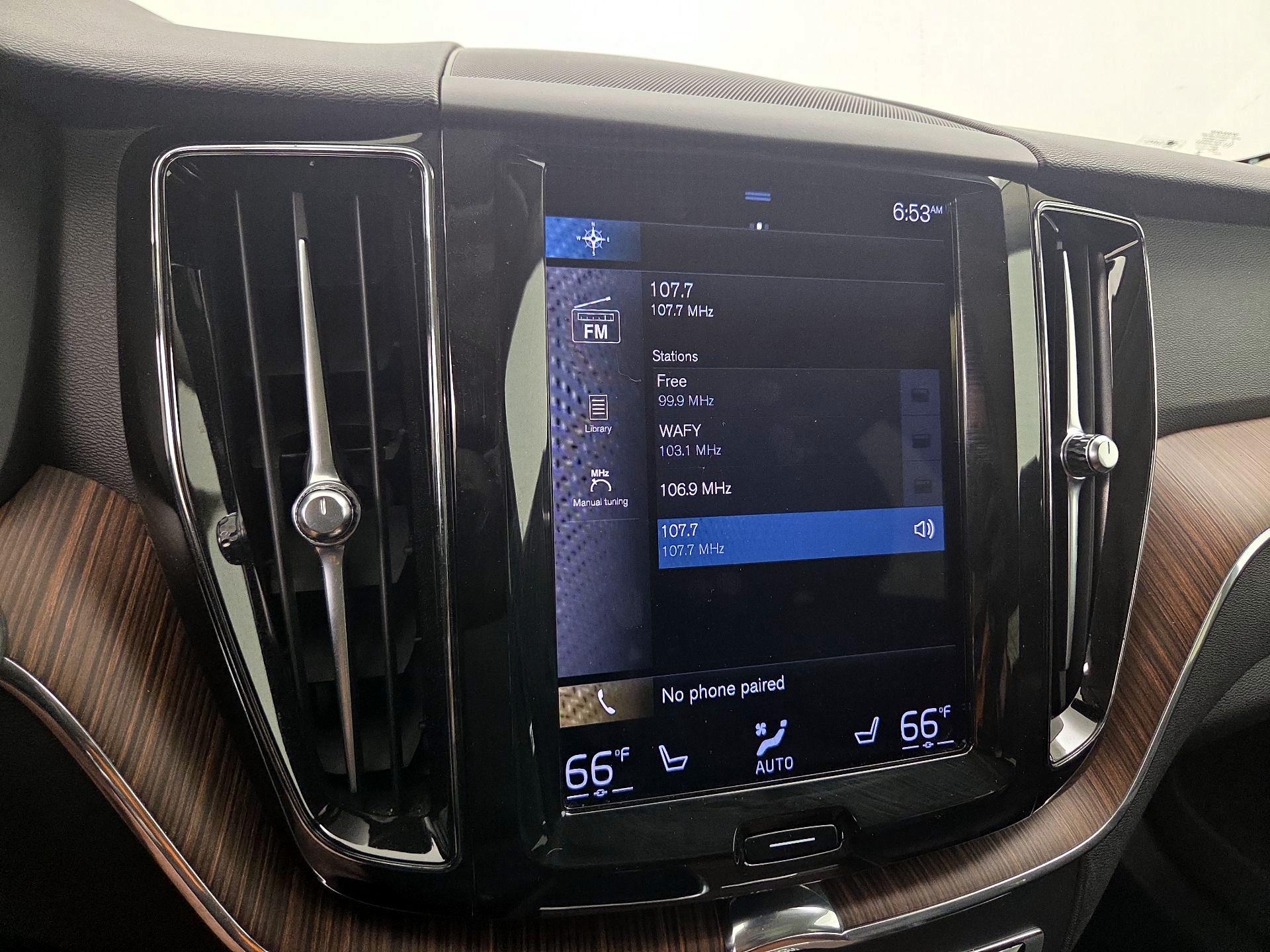 Thumbnail: 2021 Volvo XC60 - 16