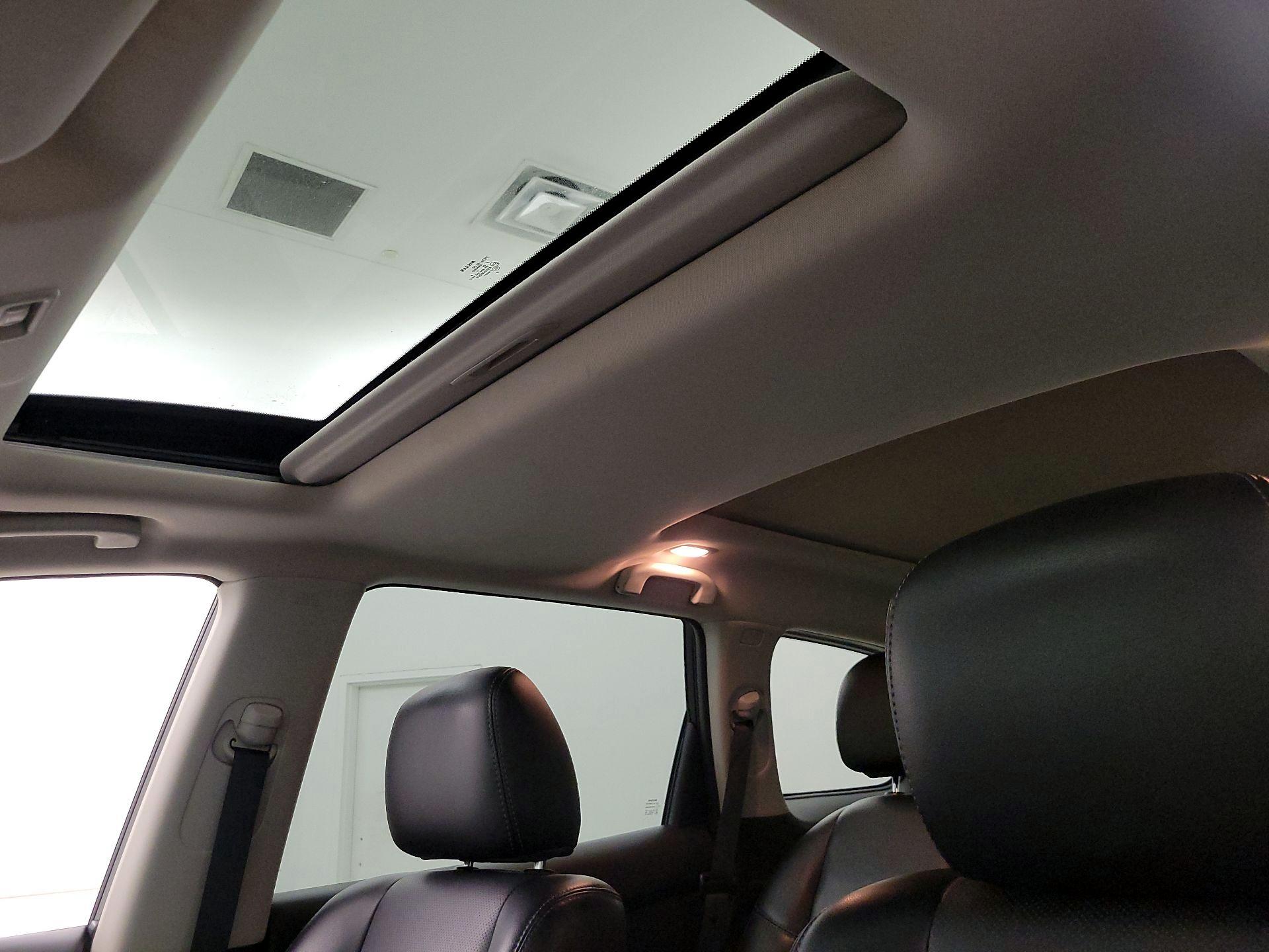 Thumbnail: 2015 Nissan Pathfinder - 18