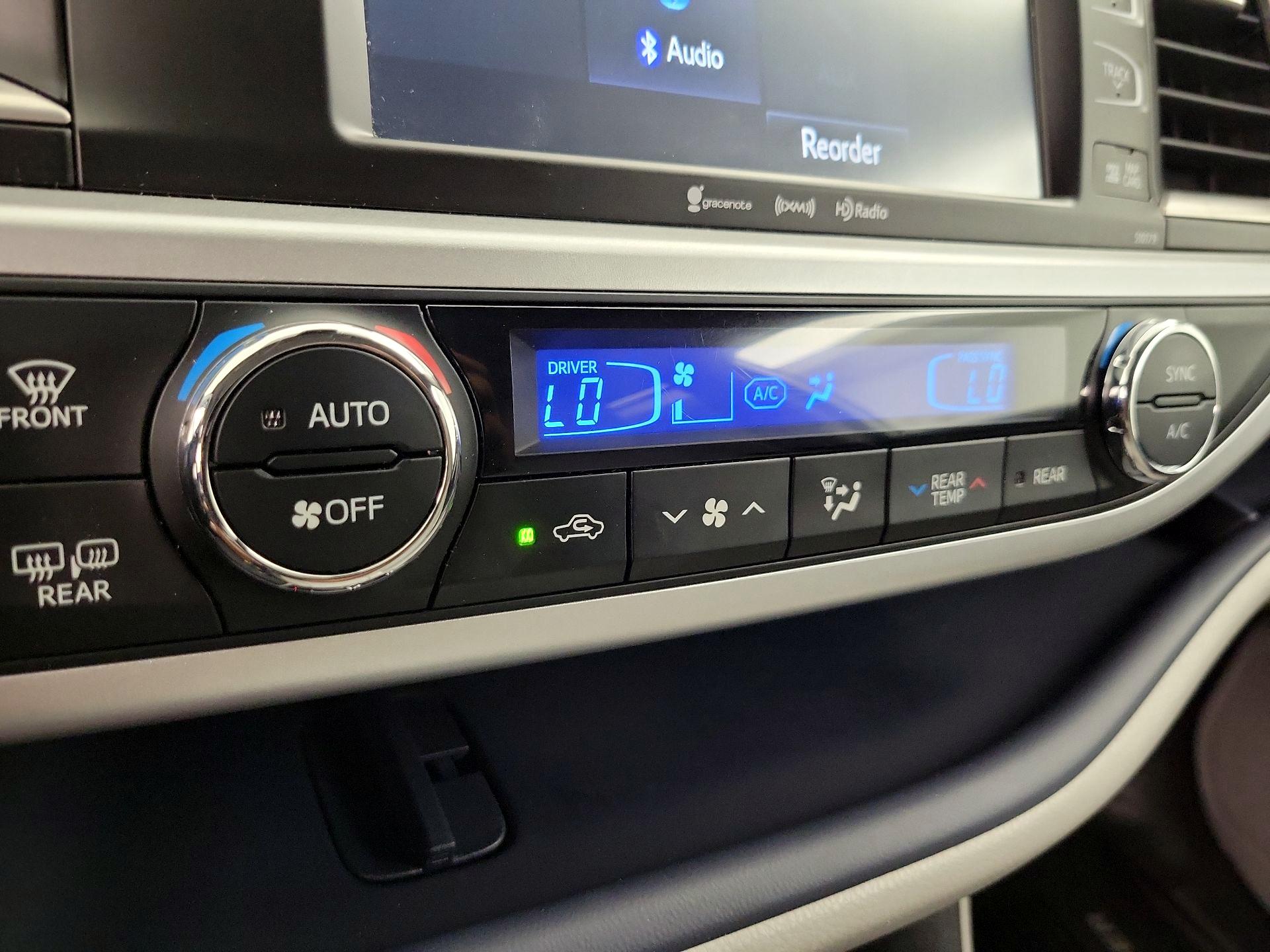Thumbnail: 2018 Toyota Highlander - 16