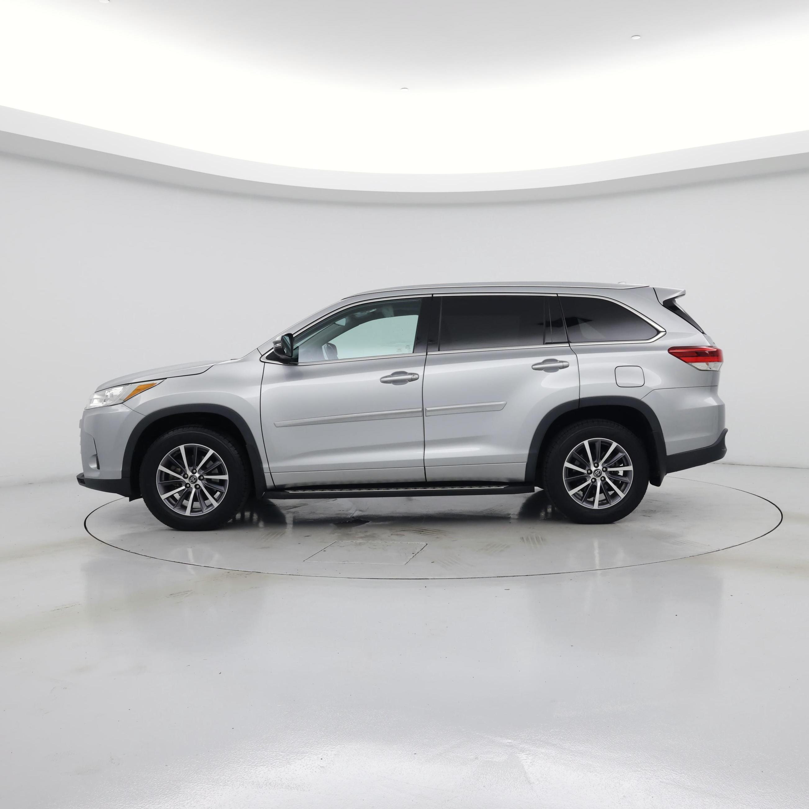 Thumbnail: 2018 Toyota Highlander - 3