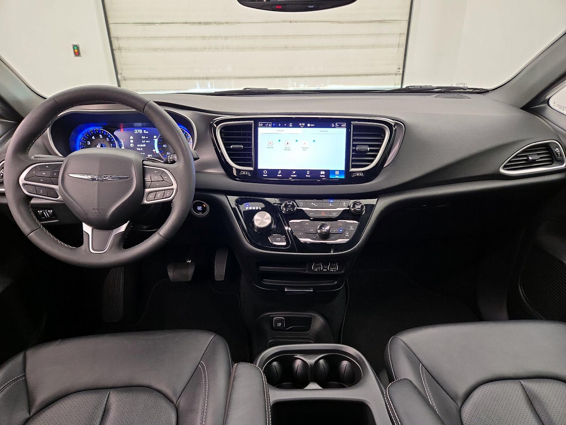 Thumbnail: 2025 Chrysler Pacifica - 9