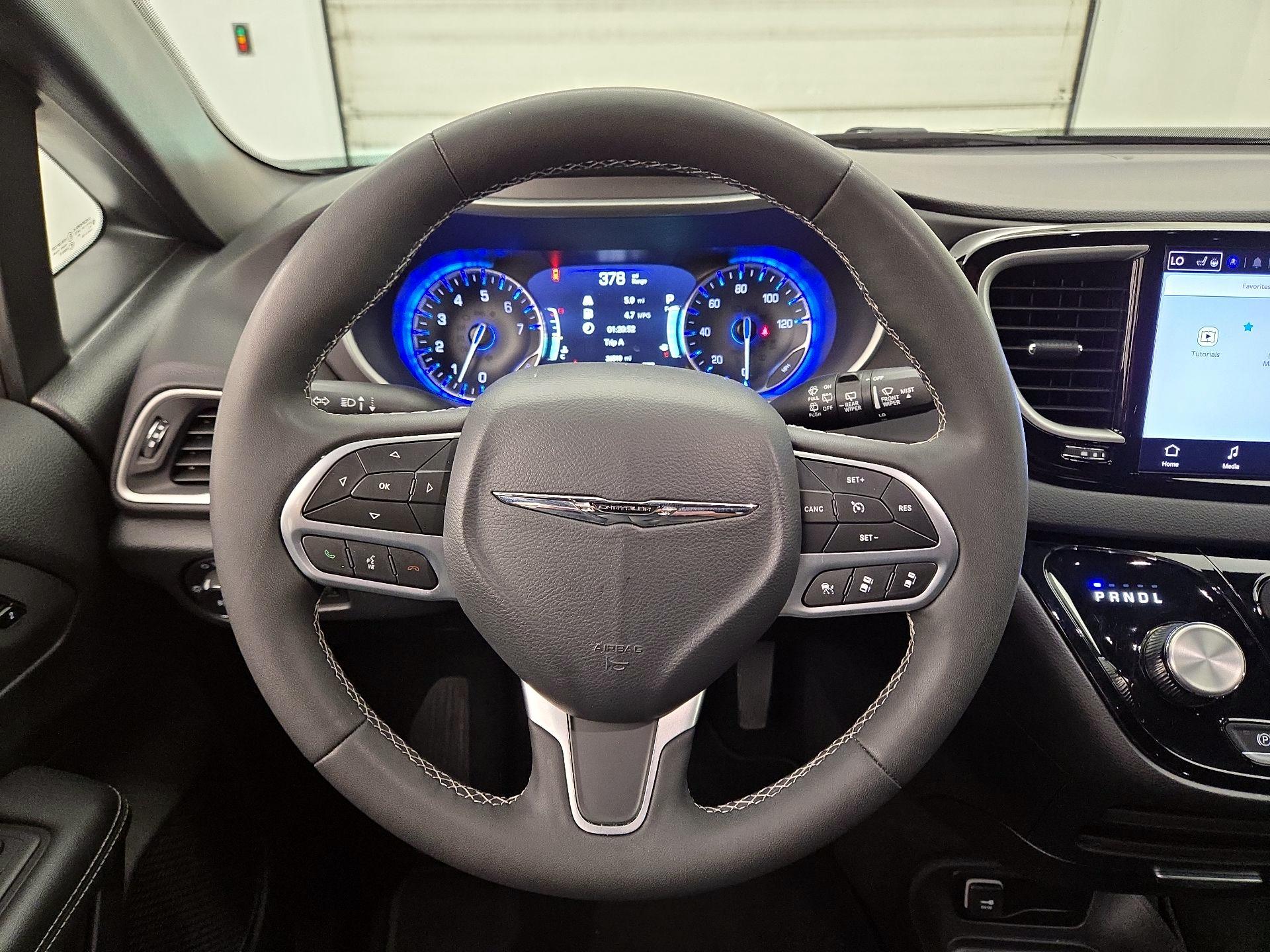 Thumbnail: 2025 Chrysler Pacifica - 10