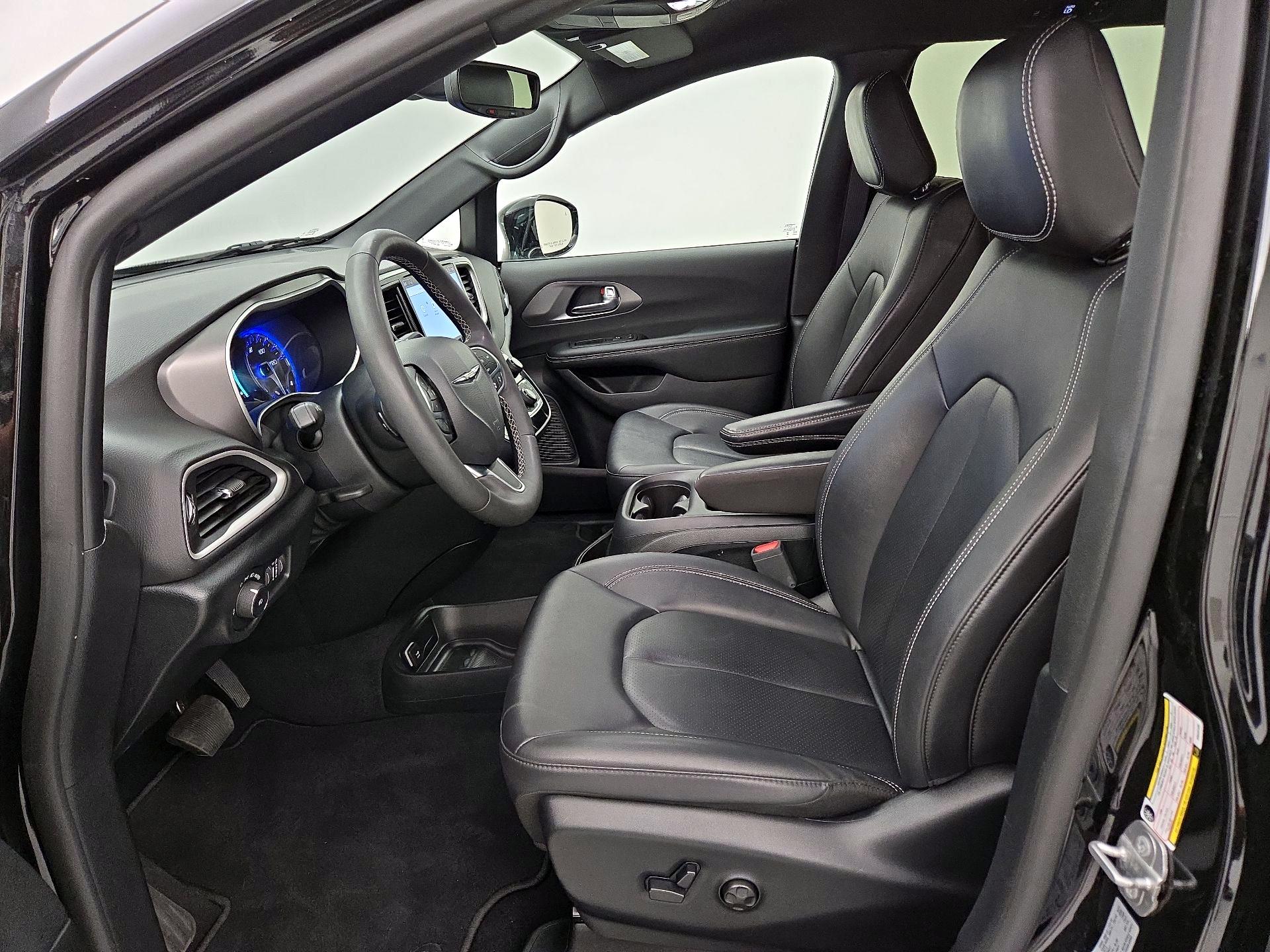 Thumbnail: 2025 Chrysler Pacifica - 11