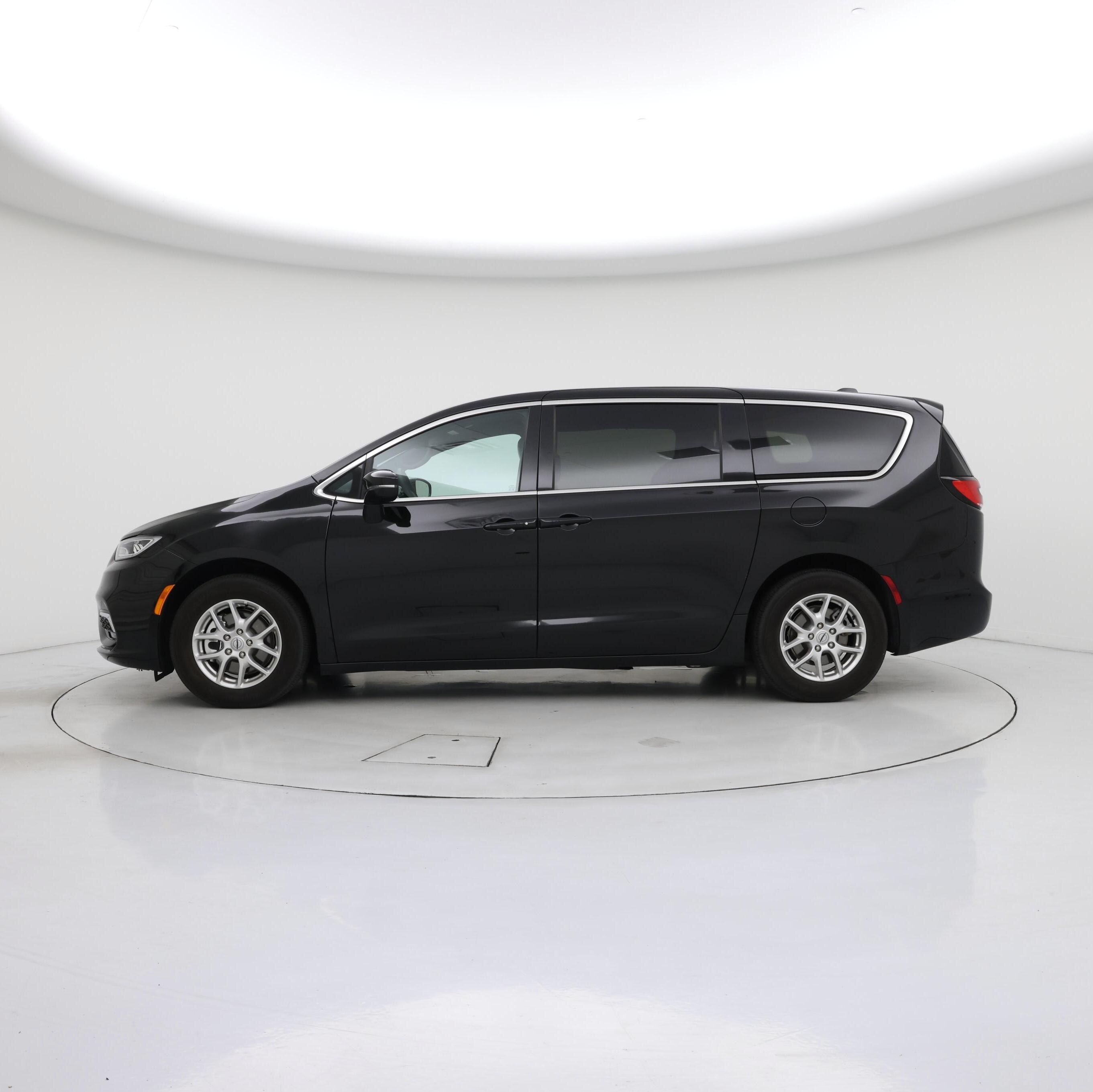 Thumbnail: 2025 Chrysler Pacifica - 3