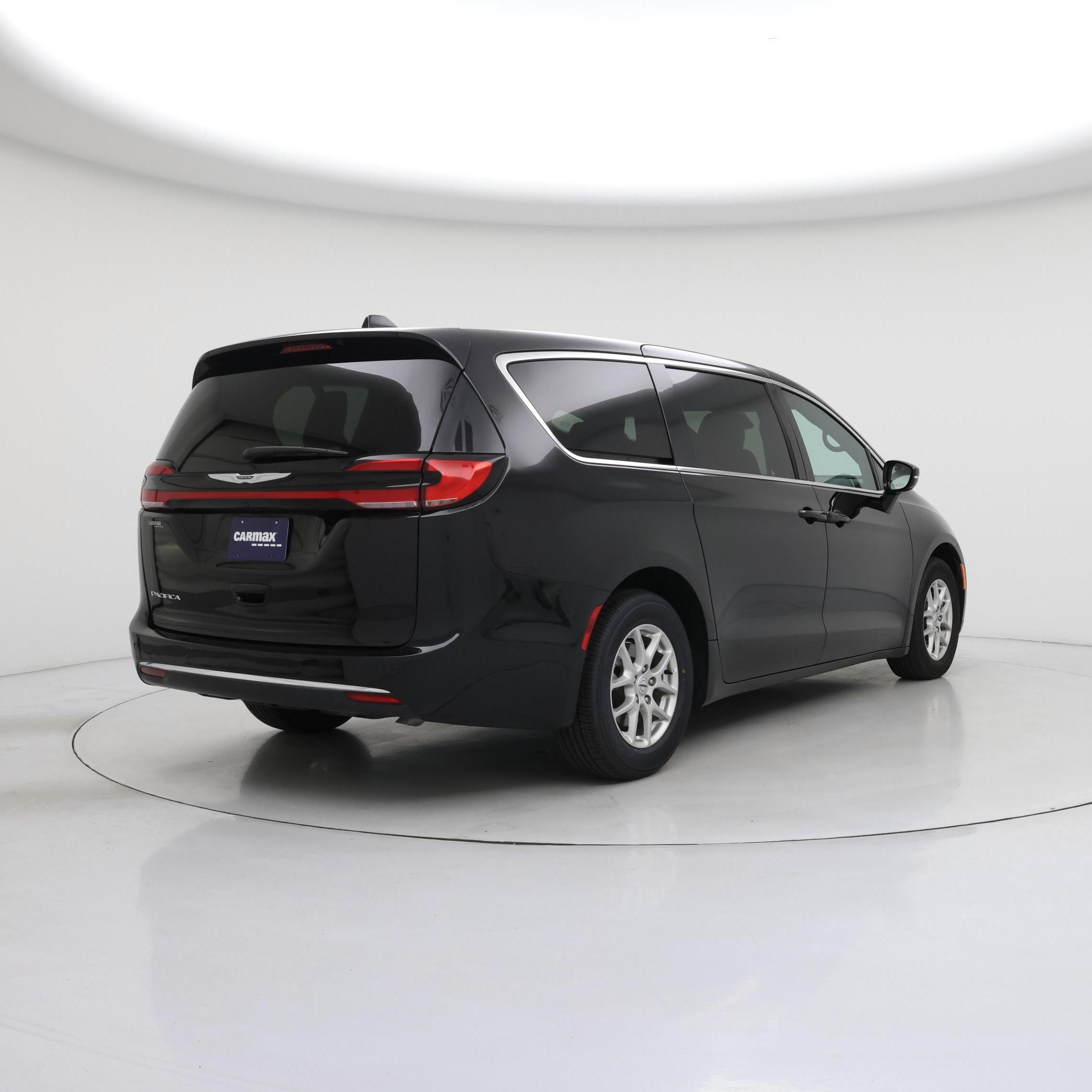 Thumbnail: 2025 Chrysler Pacifica - 8