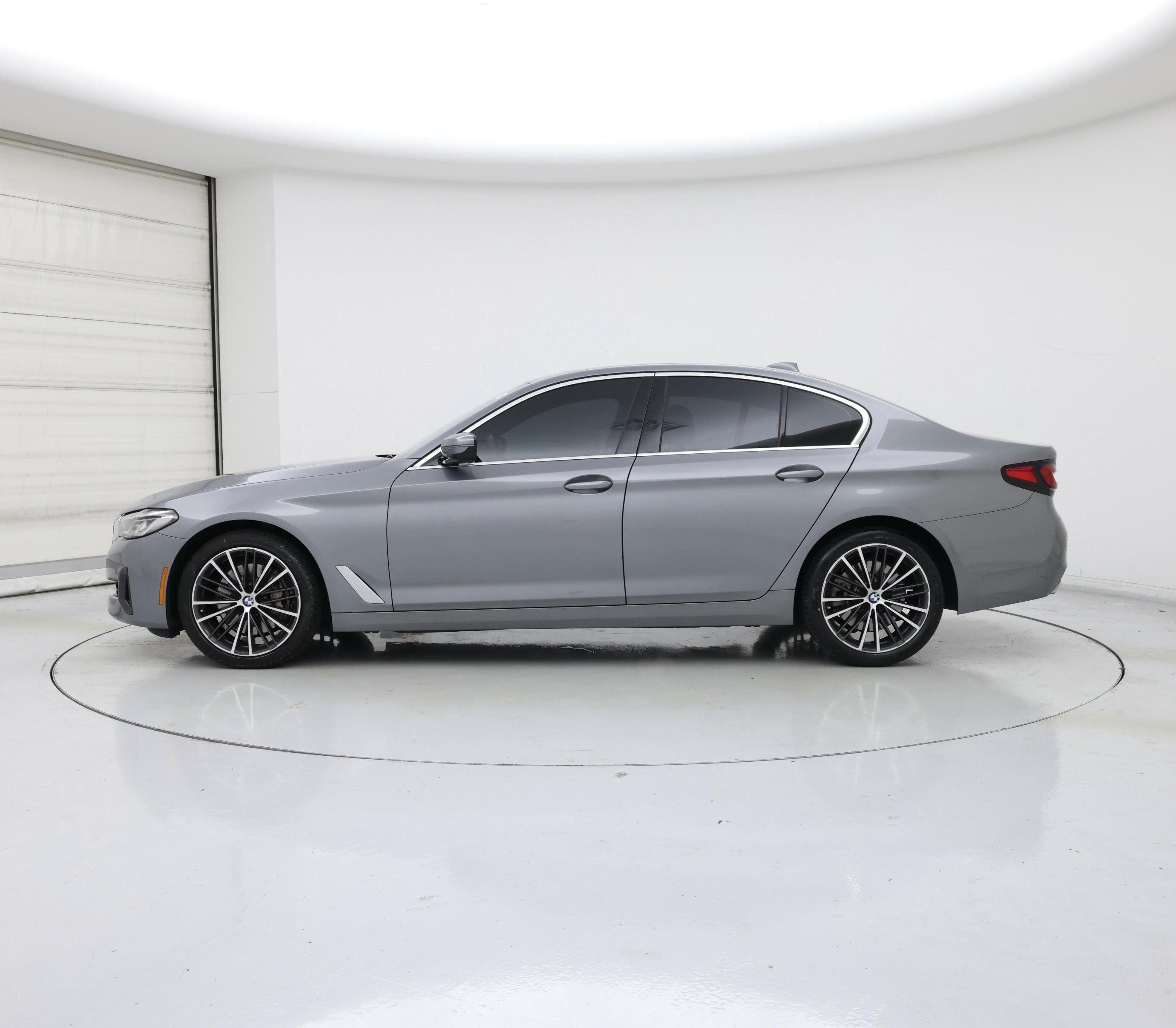 Thumbnail: 2023 BMW 5 Series - 3