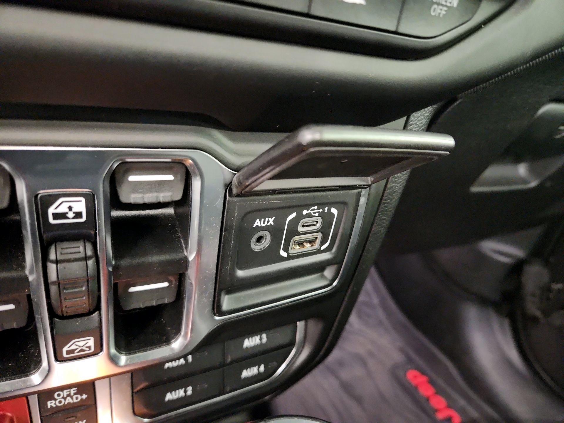 Thumbnail: 2020 Jeep Gladiator - 17