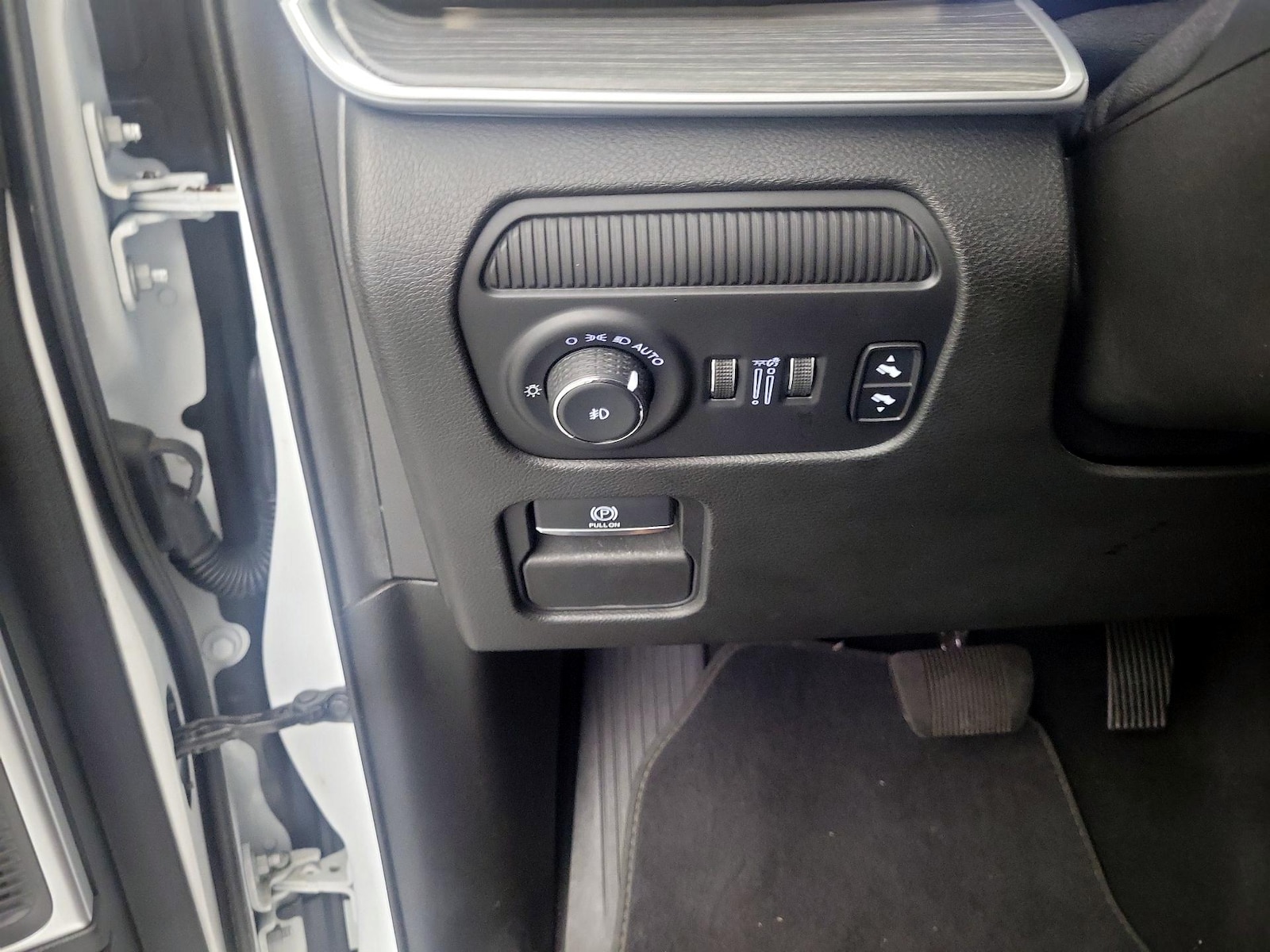 2024 Jeep Wagoneer L Series II - Photo 12