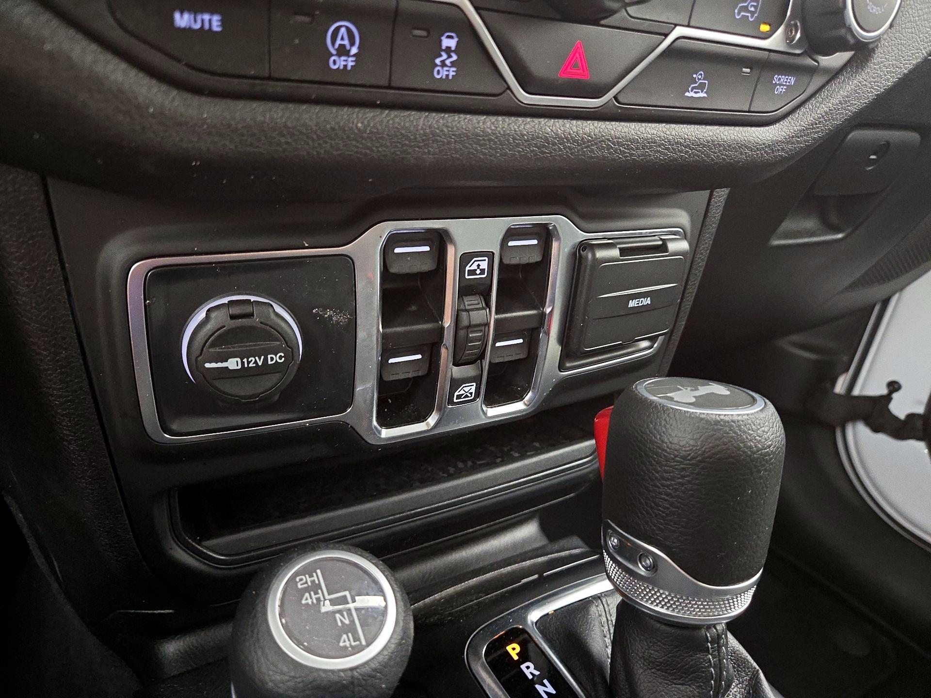 Thumbnail: 2025 Jeep Wrangler - 18