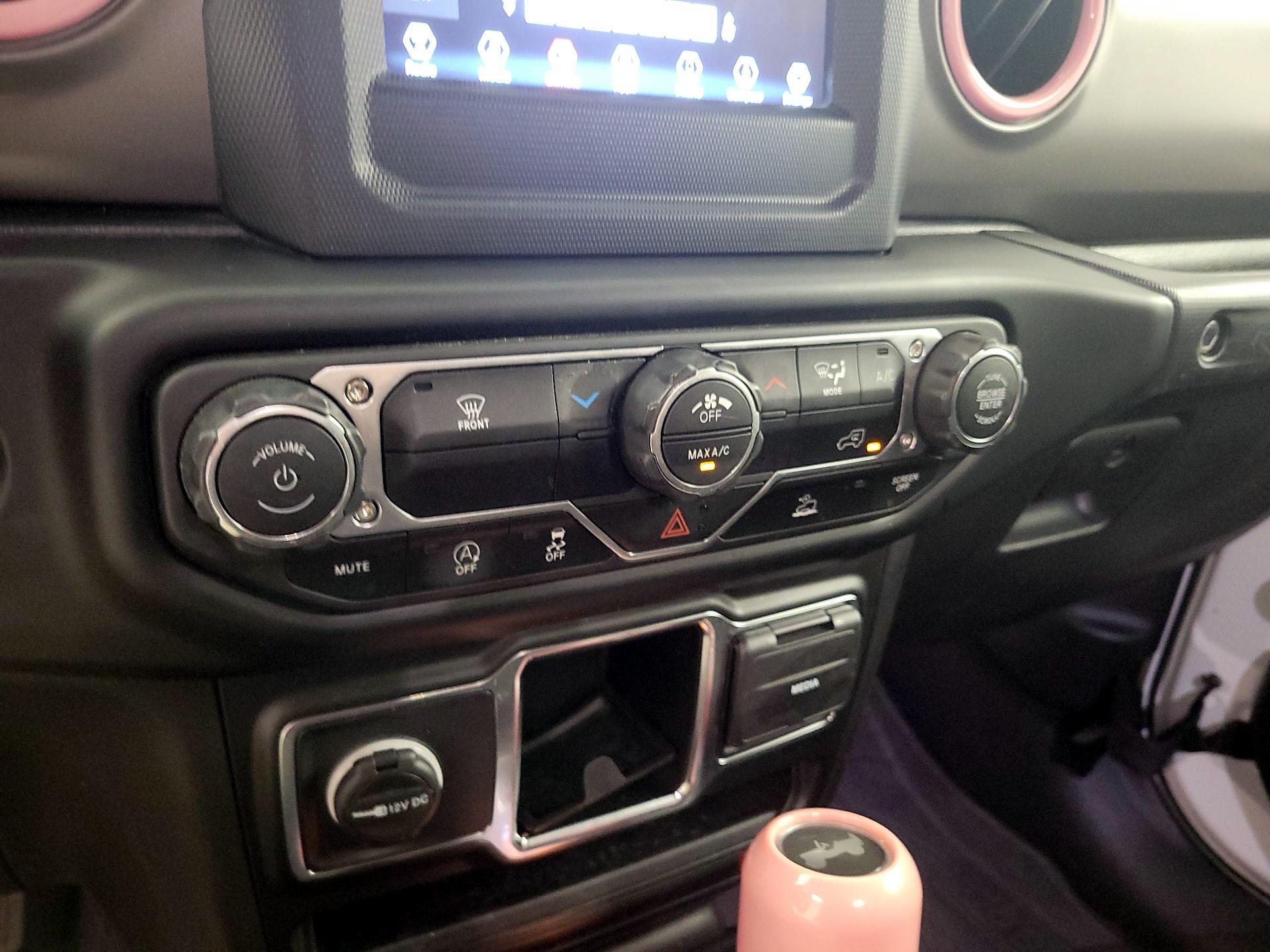 Thumbnail: 2022 Jeep Wrangler - 16