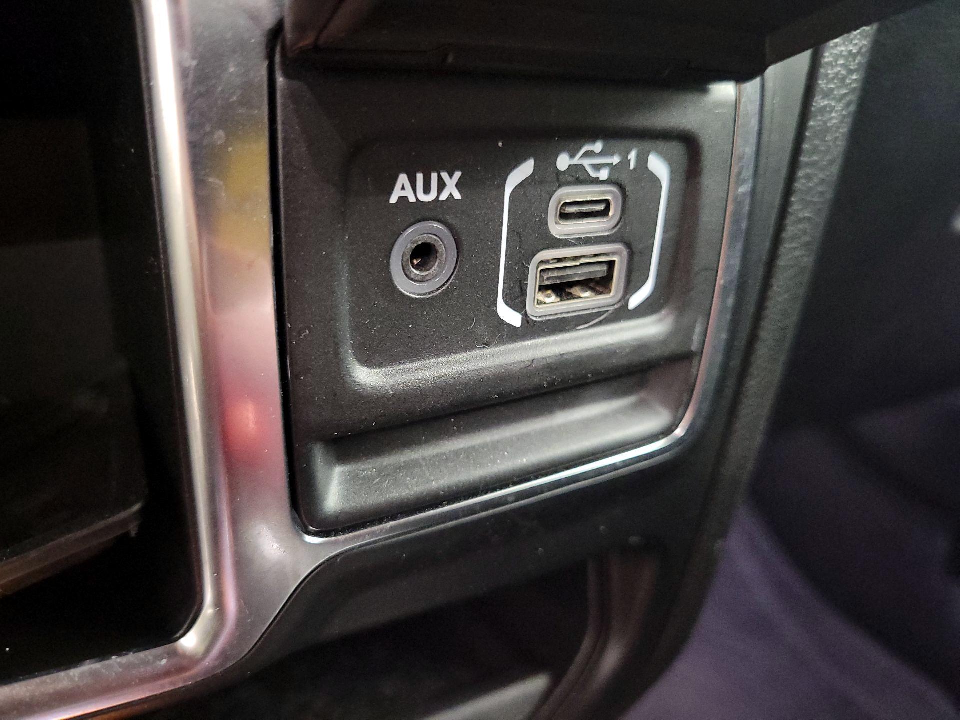 Thumbnail: 2022 Jeep Wrangler - 18
