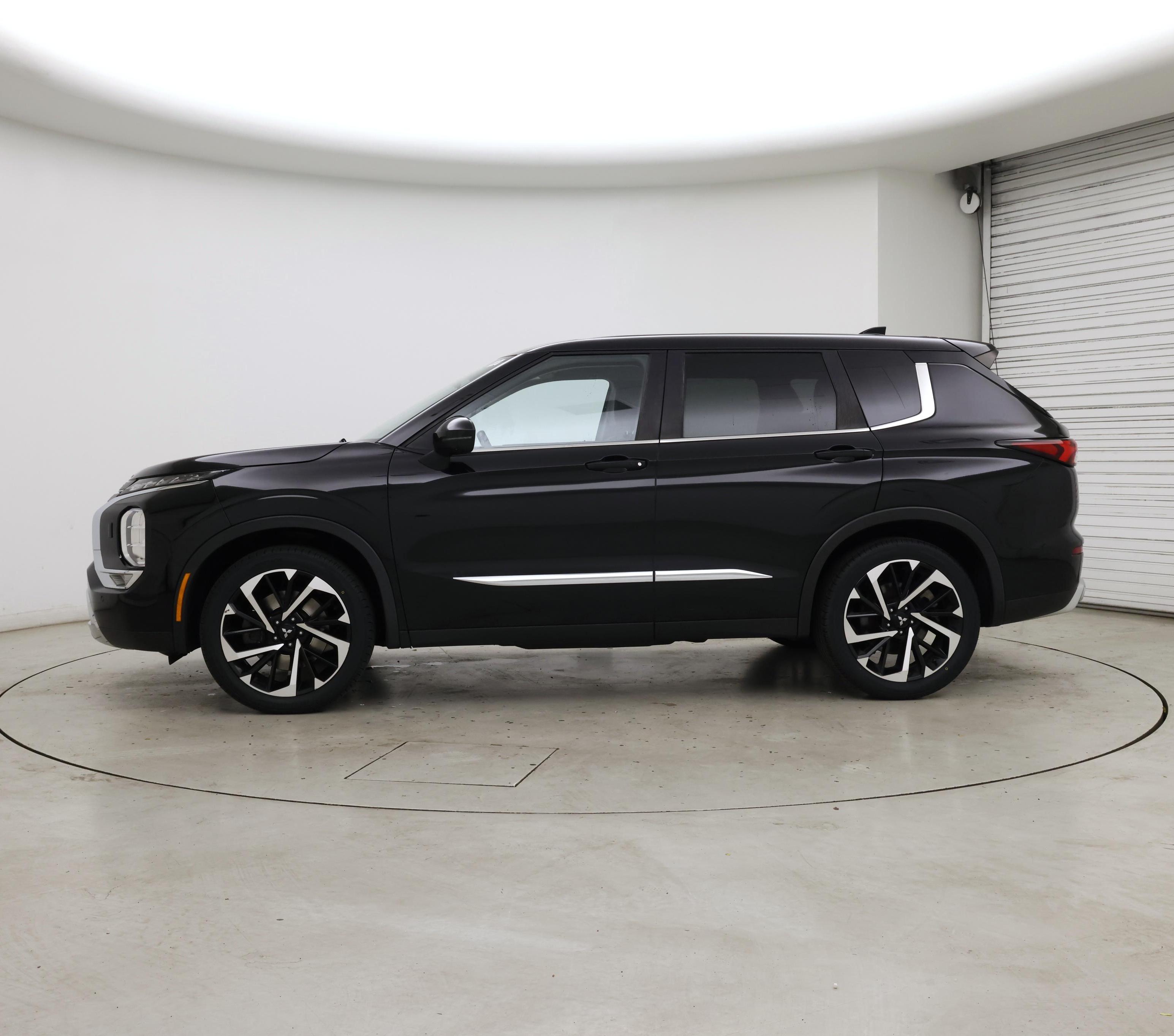 Thumbnail: 2022 Mitsubishi Outlander - 3