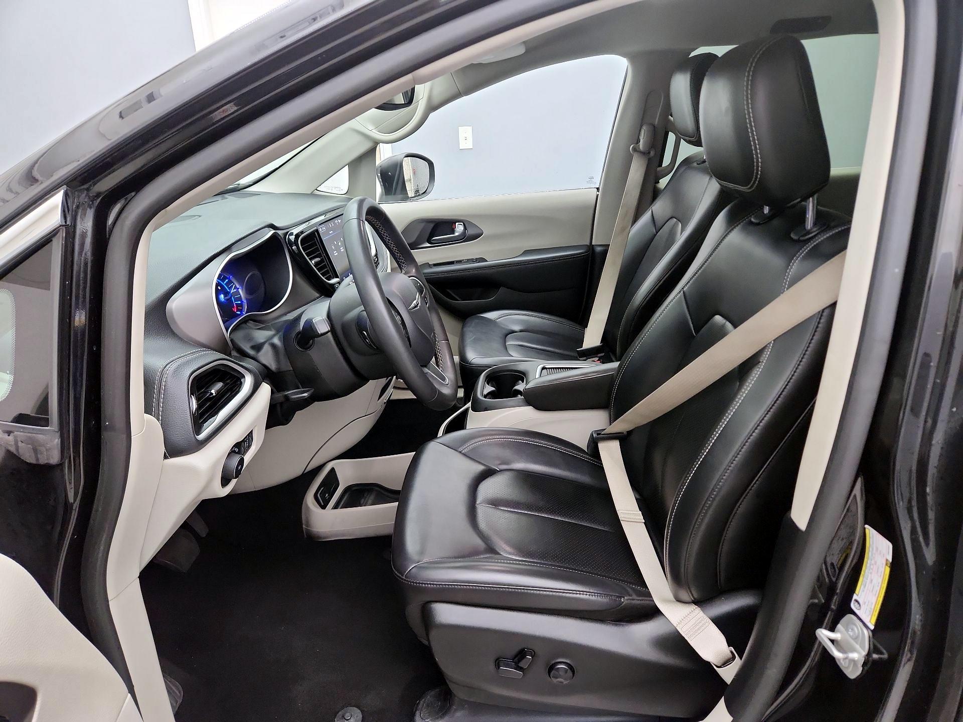Thumbnail: 2023 Chrysler Pacifica - 11